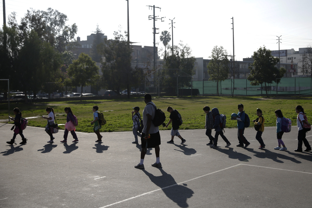 California lawmakers advance bill to cool down outside areas at schools - Vimarsana News