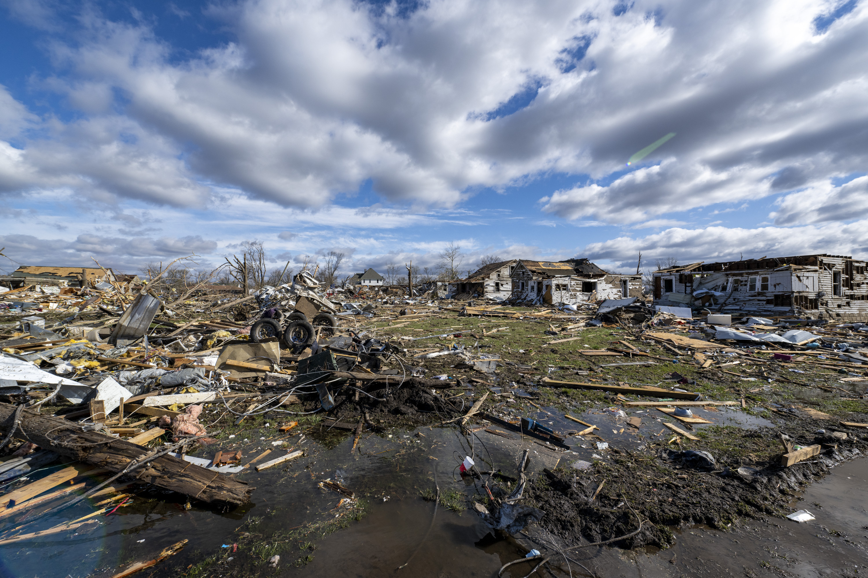 At least 18 dead after tornadoes rake US Midwest, South - Vimarsana News