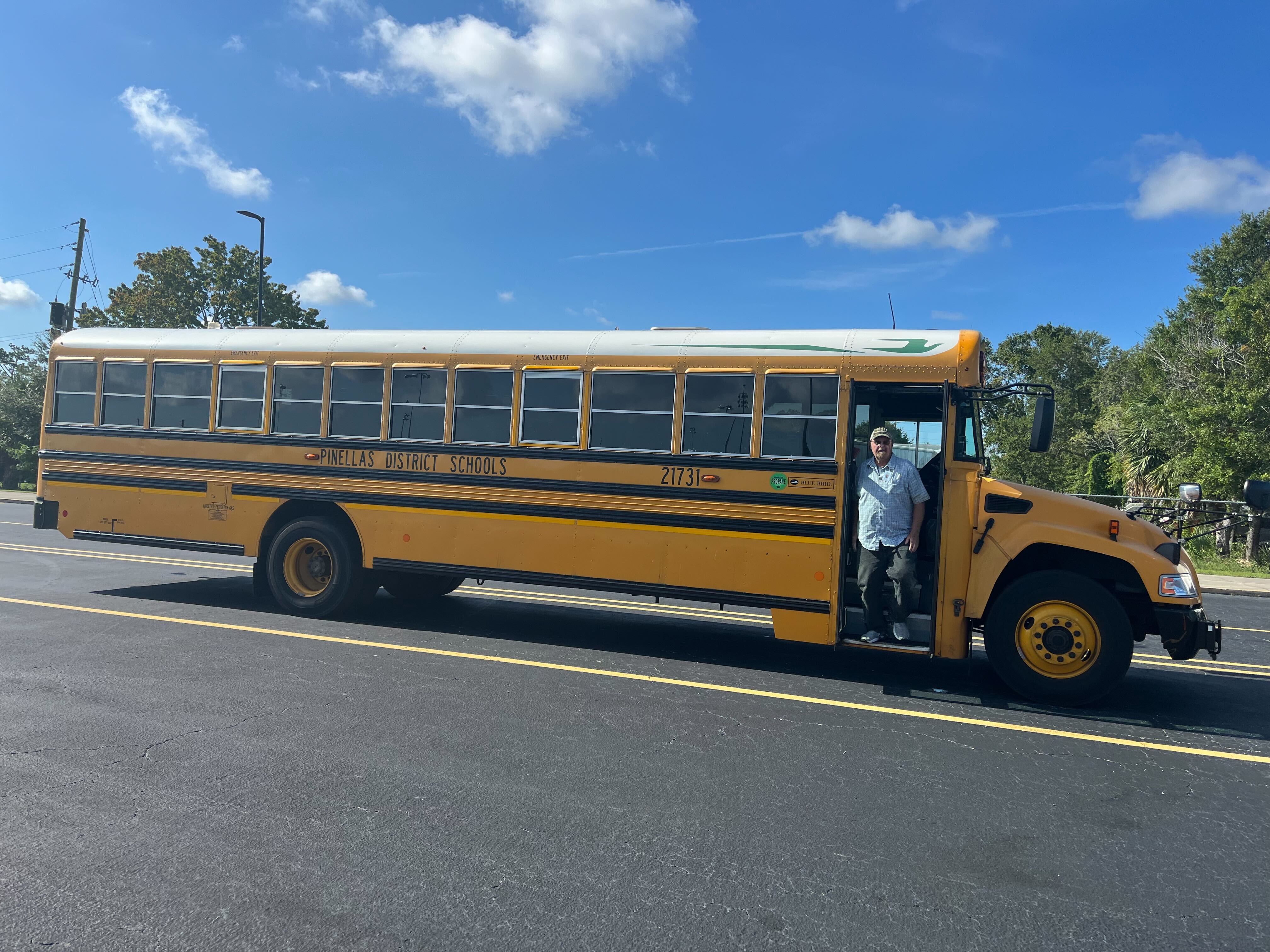 School districts across Tampa Bay continue to battle bus driver shortage - Vimarsana News