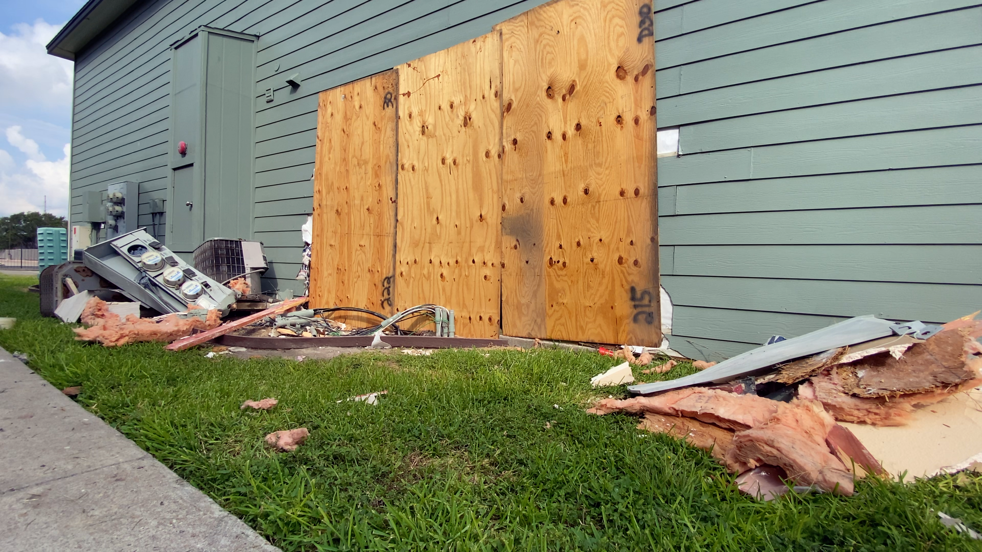 Man crashes pickup into southside apartment complex, arrested with DWI - Vimarsana News