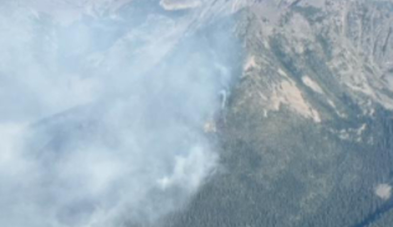 Additional firefighters arrive at Quartz Fire in Glacier National Park - Vimarsana News