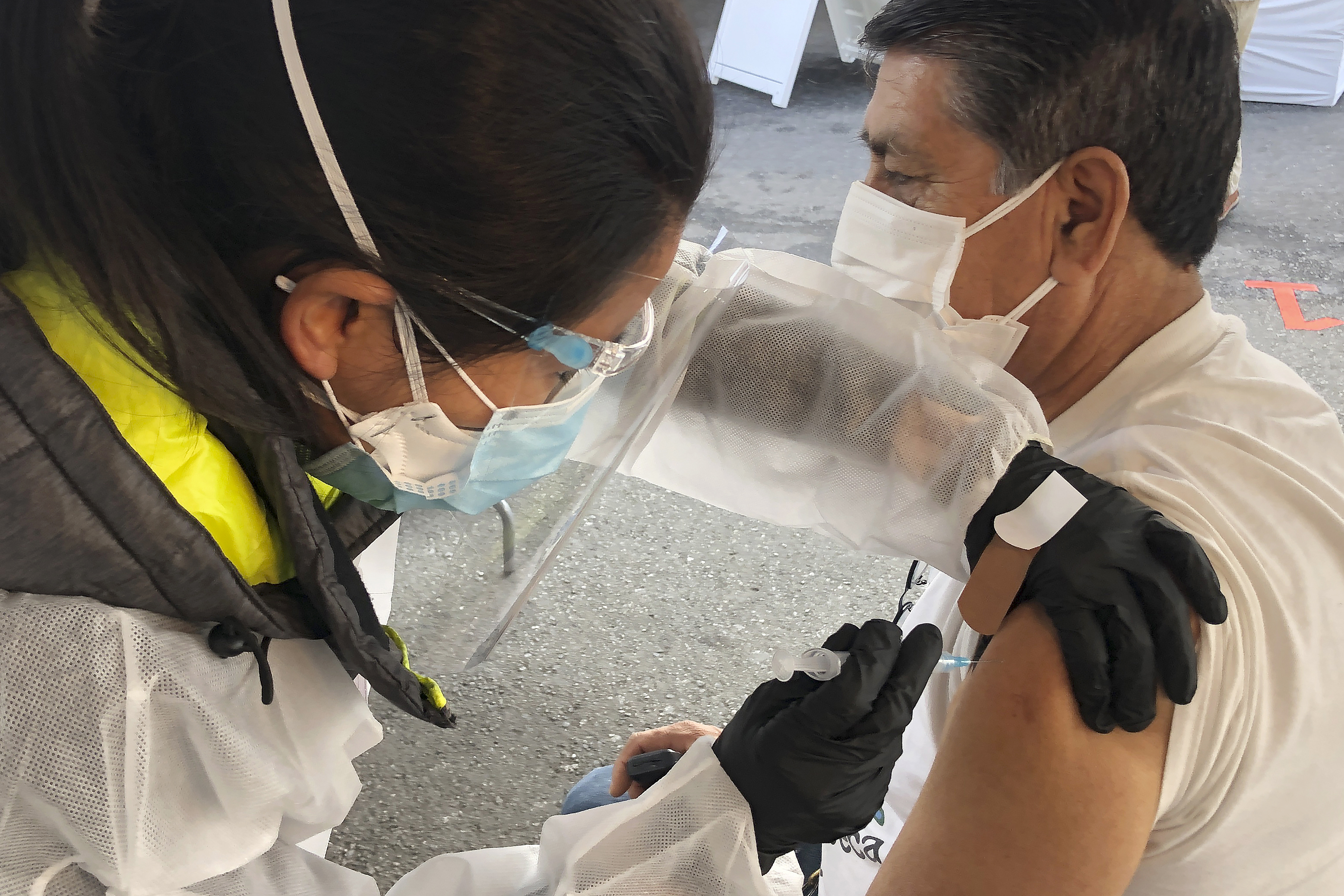 Latinos across Colorado are struggling to get the COVID-19 vaccine. The state is looking to change that. - Vimarsana News
