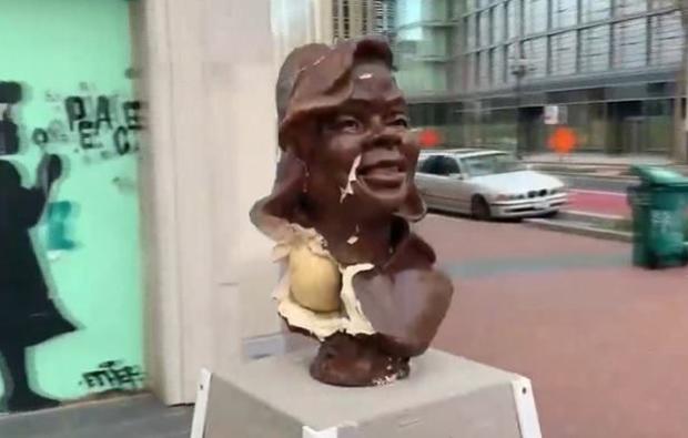 Breonna Taylor bust smashed in Oakland - Vimarsana News