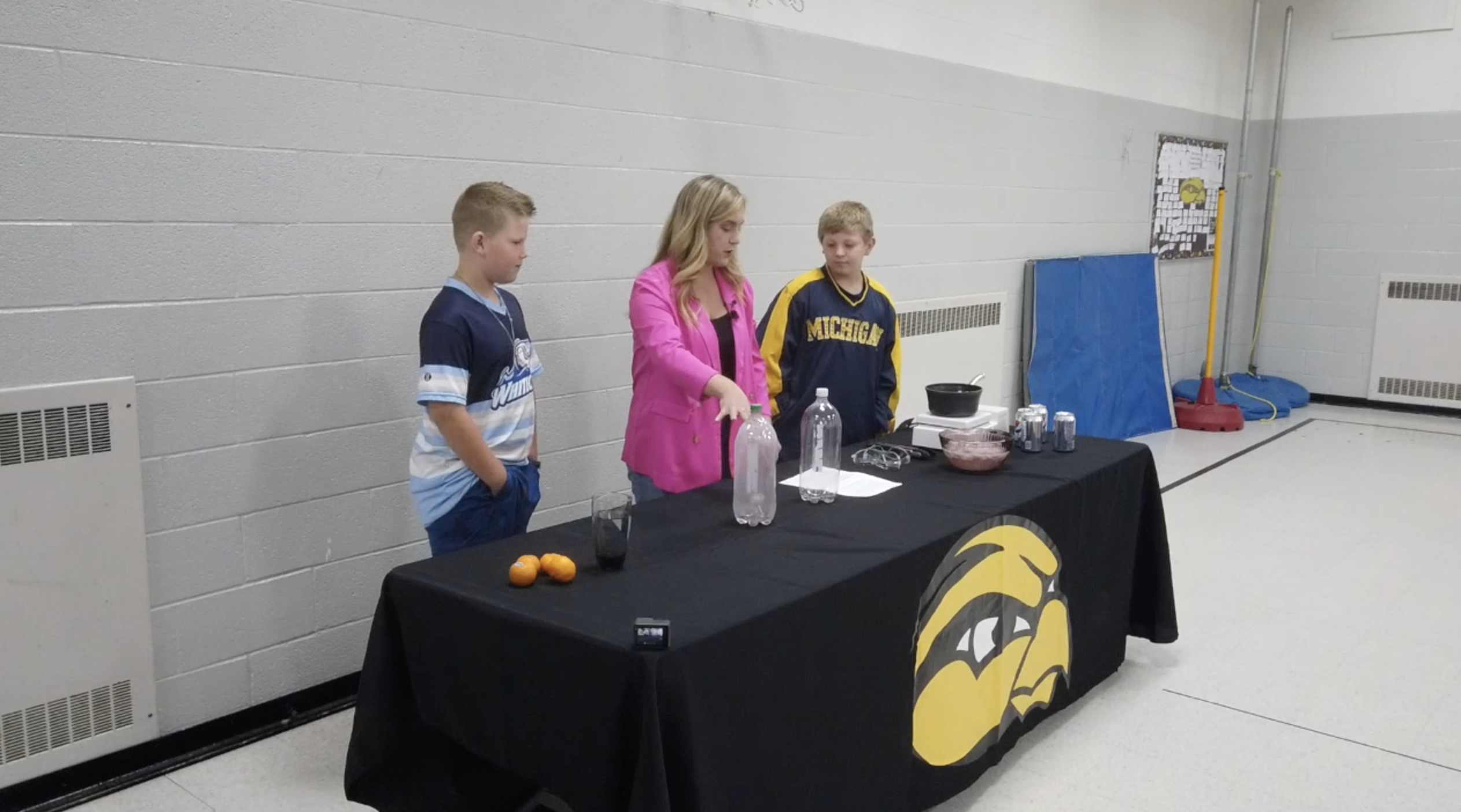 Weather experiment: Making a cloud in a bottle with Bentheim Elementary students - Vimarsana News