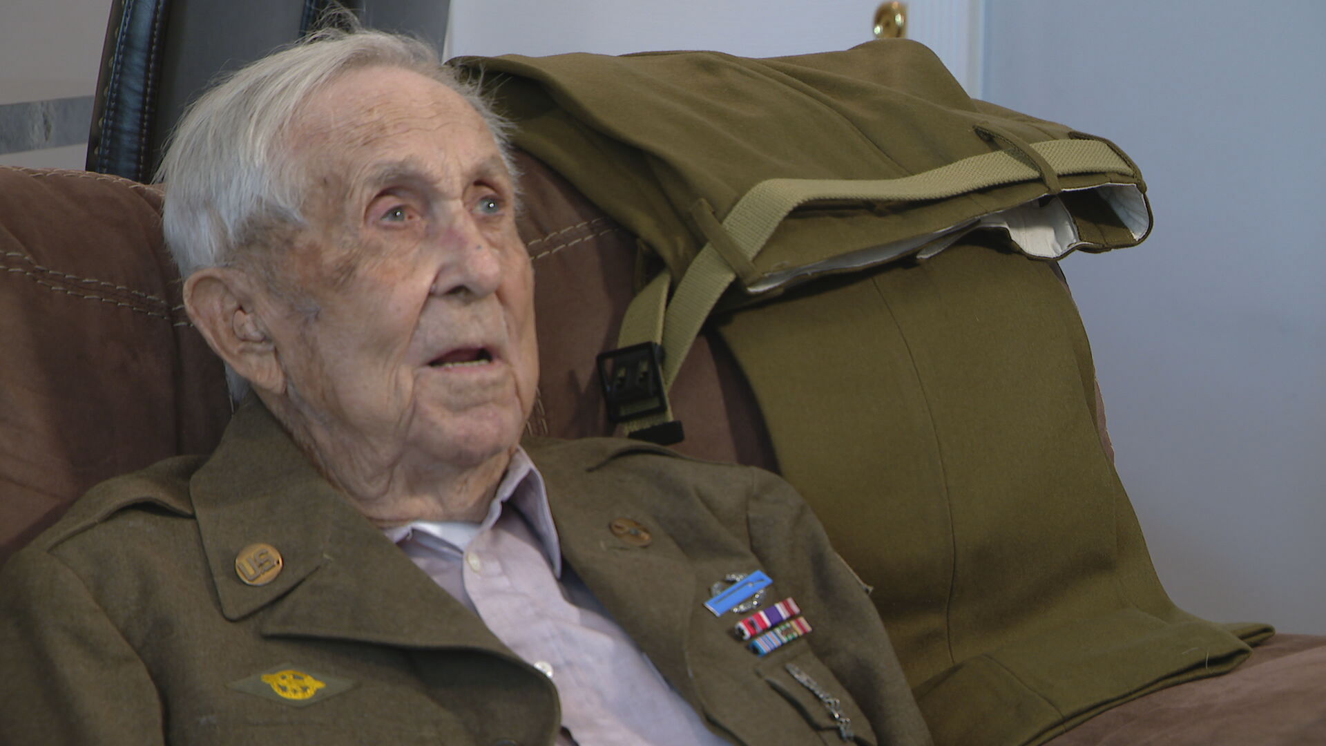 WWII Veteran who lost everything in a fire, gets a new uniform and medals - Vimarsana News