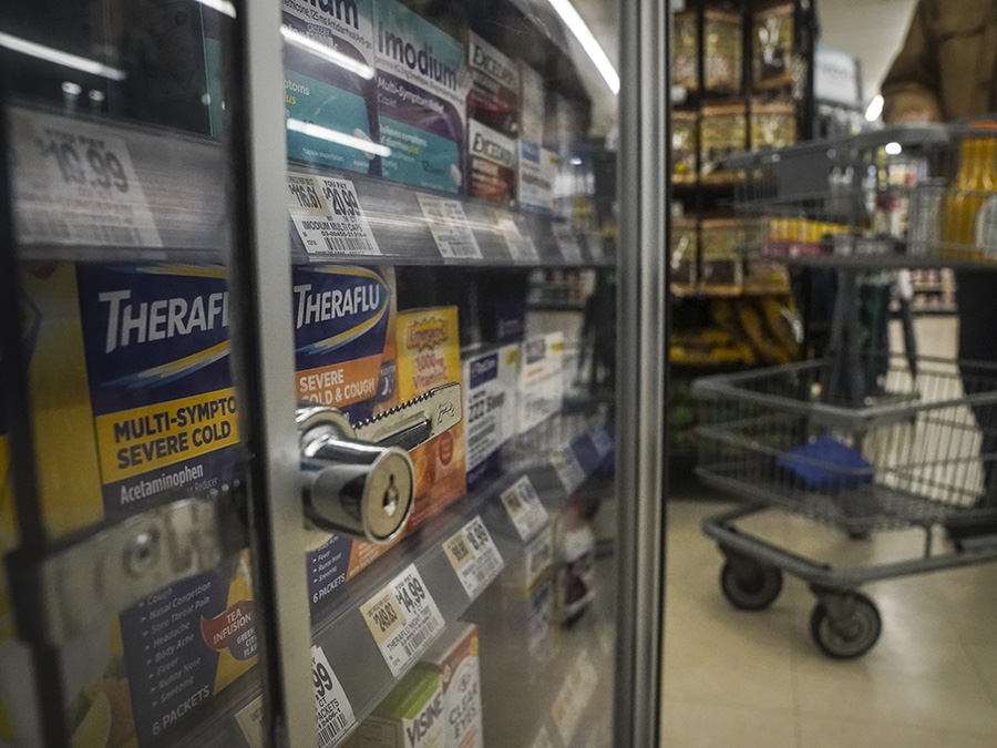 Retailers try to curb theft while not angering shoppers - Vimarsana News