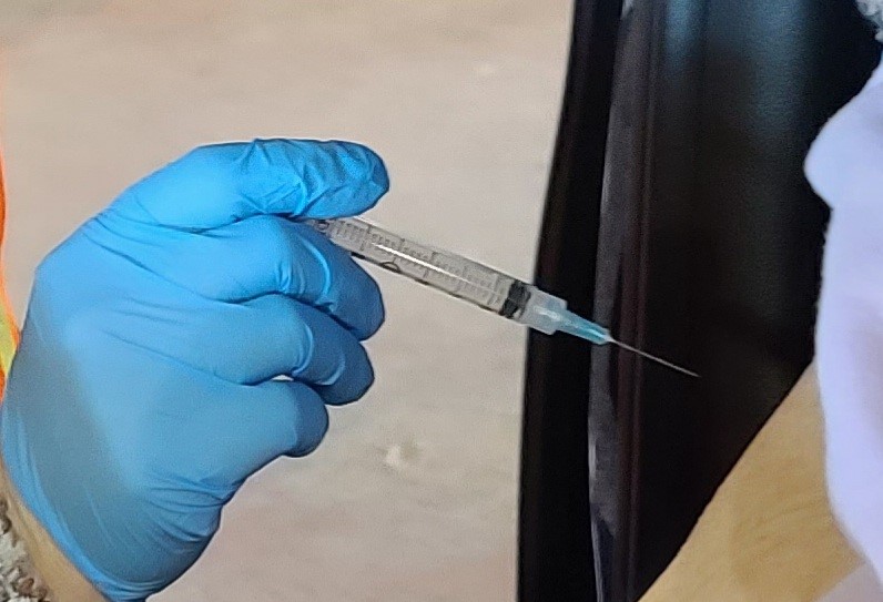 Elderly woman injected with empty syringe at COVID-19 vaccine clinic - Vimarsana News