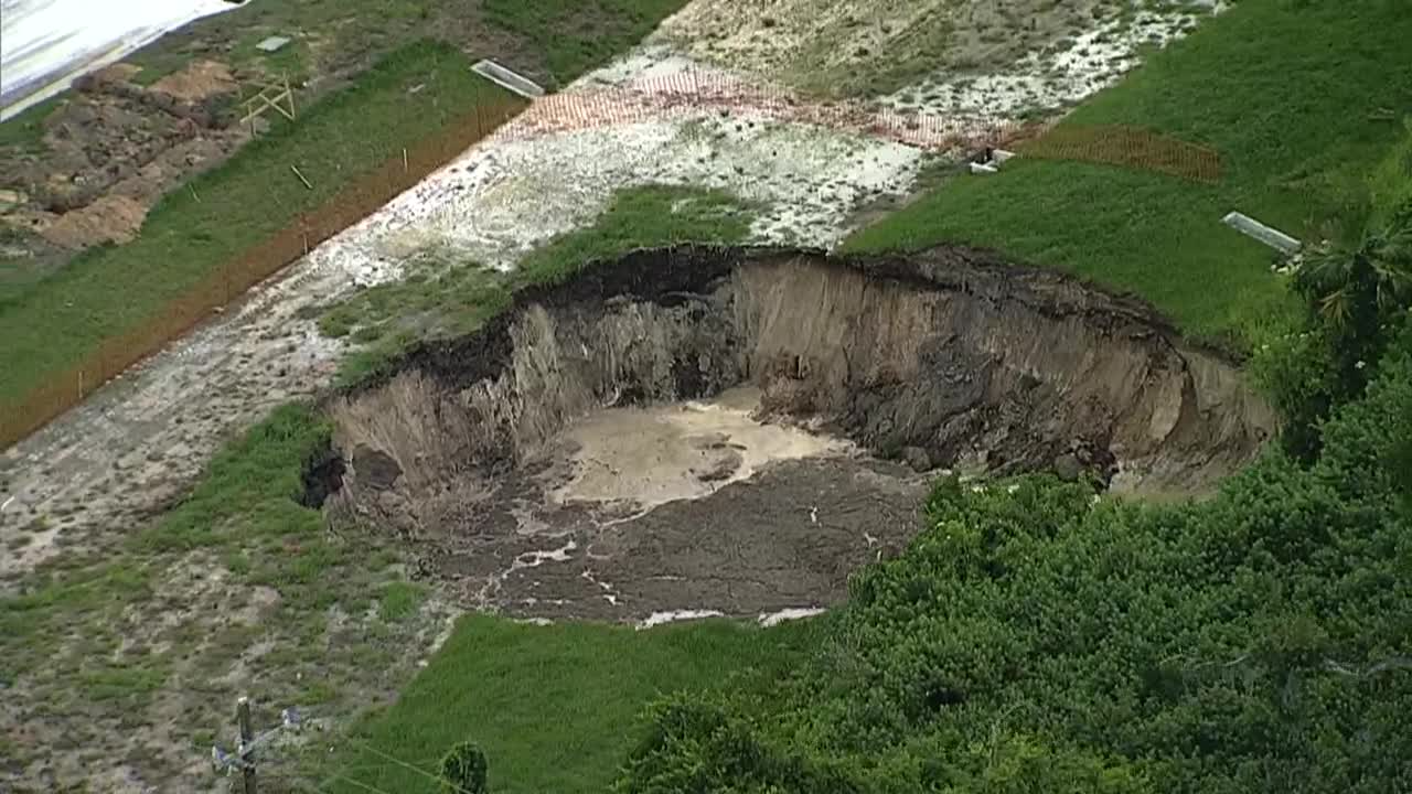 Lakeland residents react to sinkhole - Vimarsana News