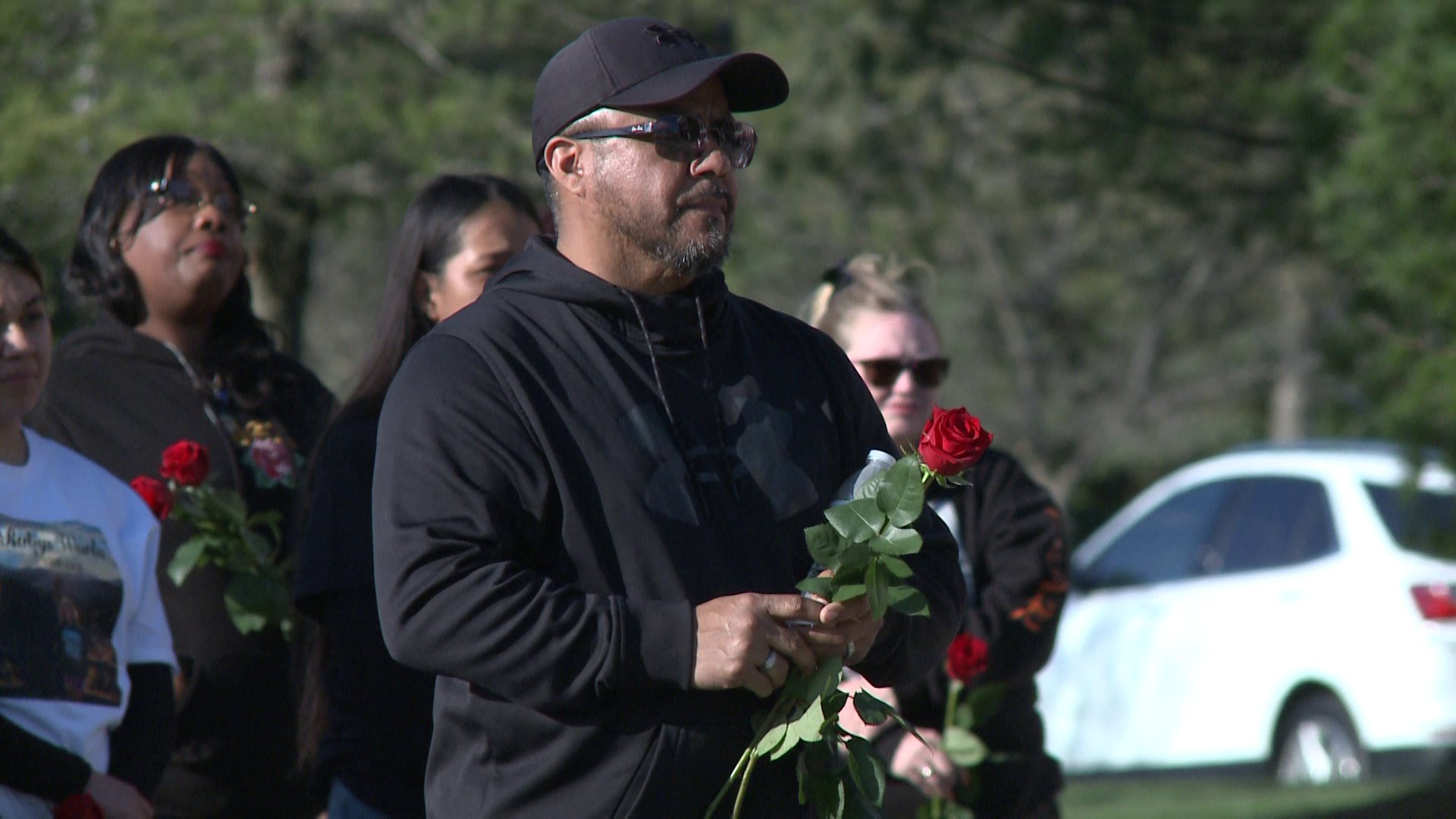 Candlelight vigil held to remember, honor victims of violent crime - Vimarsana News