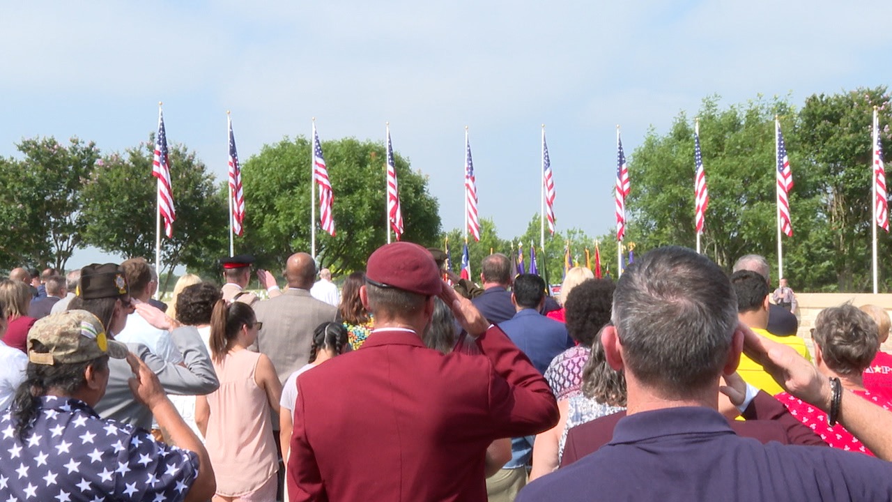 Dozens gather at the Central Texas State Veterans Cemetery to honor the fallen - Vimarsana News