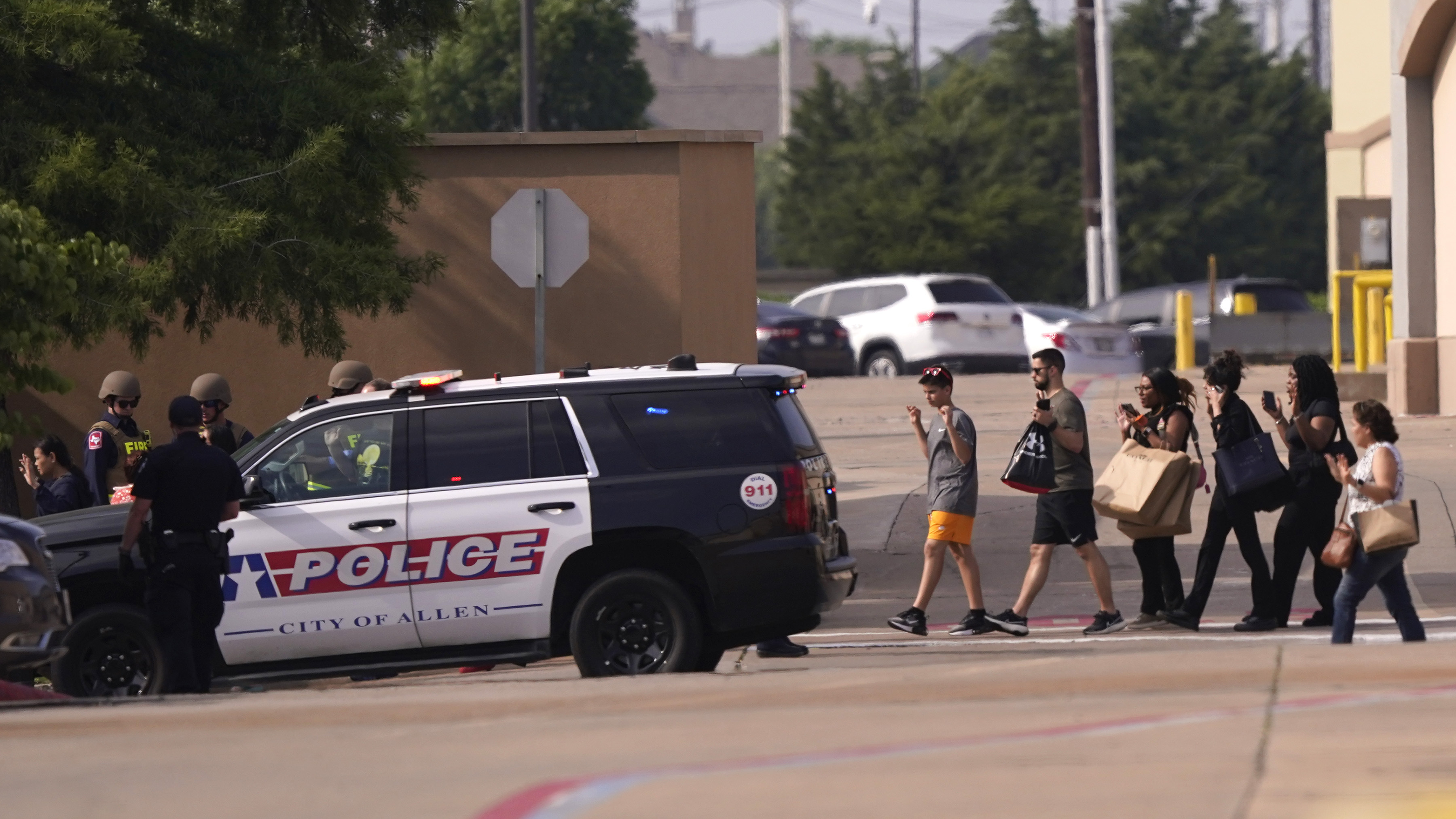 Dallas suburb mourns after 8 die in outlet mall shooting - Vimarsana News