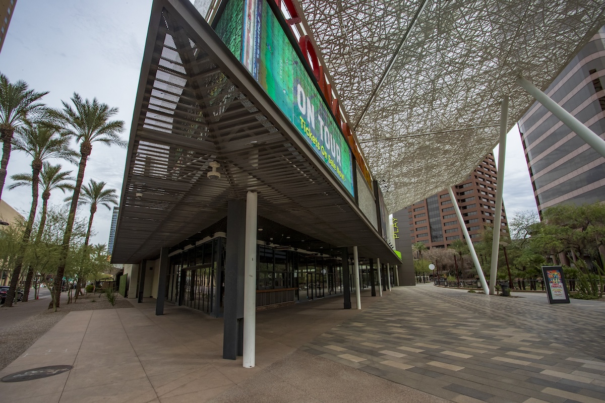 Restaurant group to take over former Hooters space in downtown Phoenix - Vimarsana News