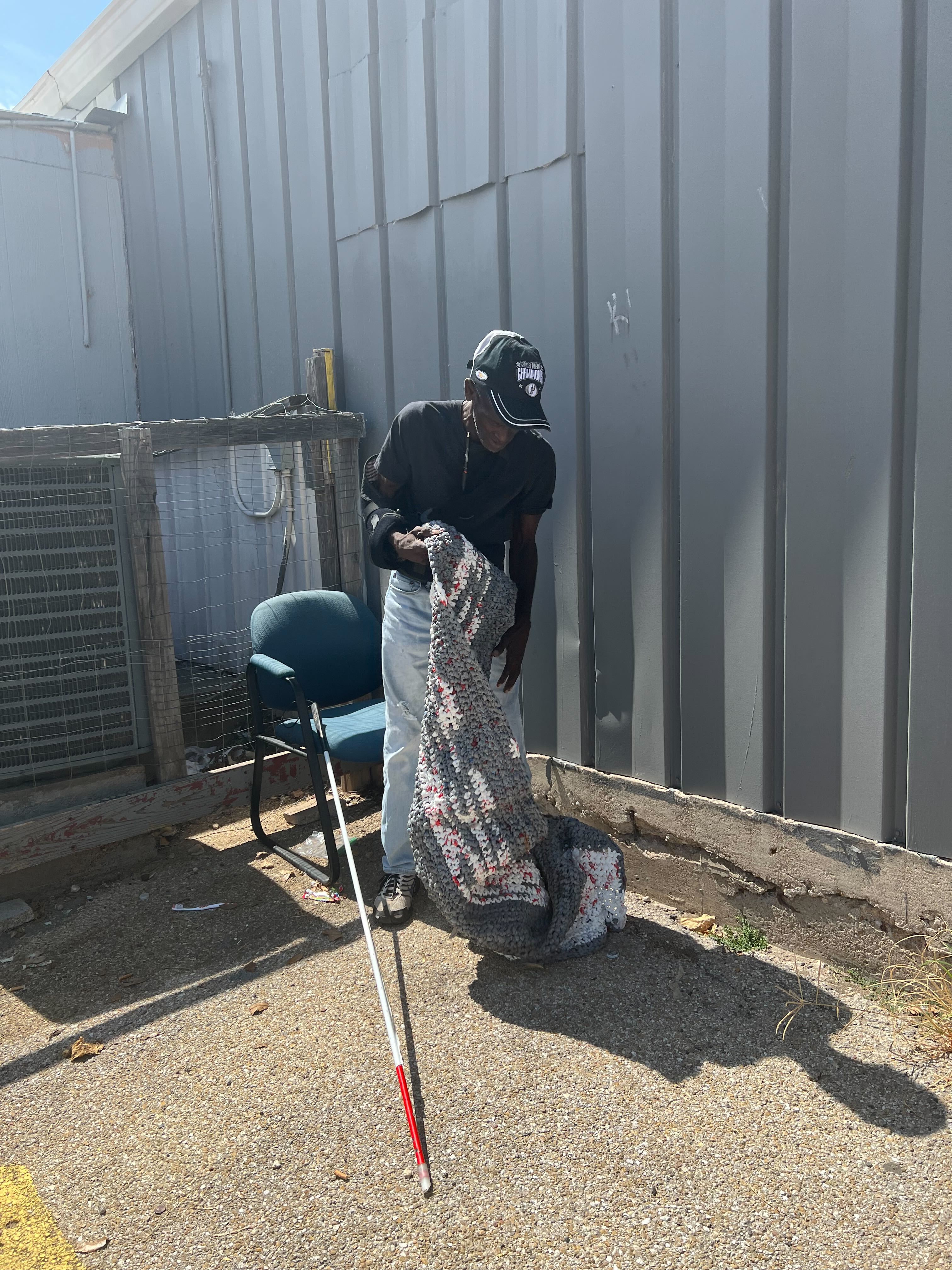 Central Texas women use grocery bags to make mats to protect homeless from heat - Vimarsana News