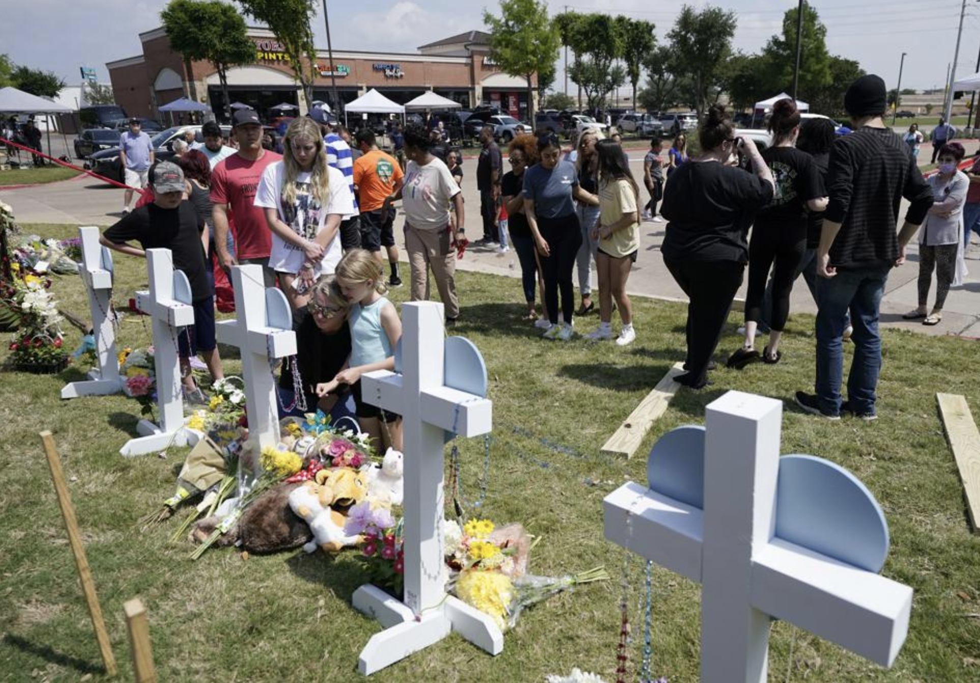 Official: Officer saved 'countless lives' ending mall attack - Vimarsana News