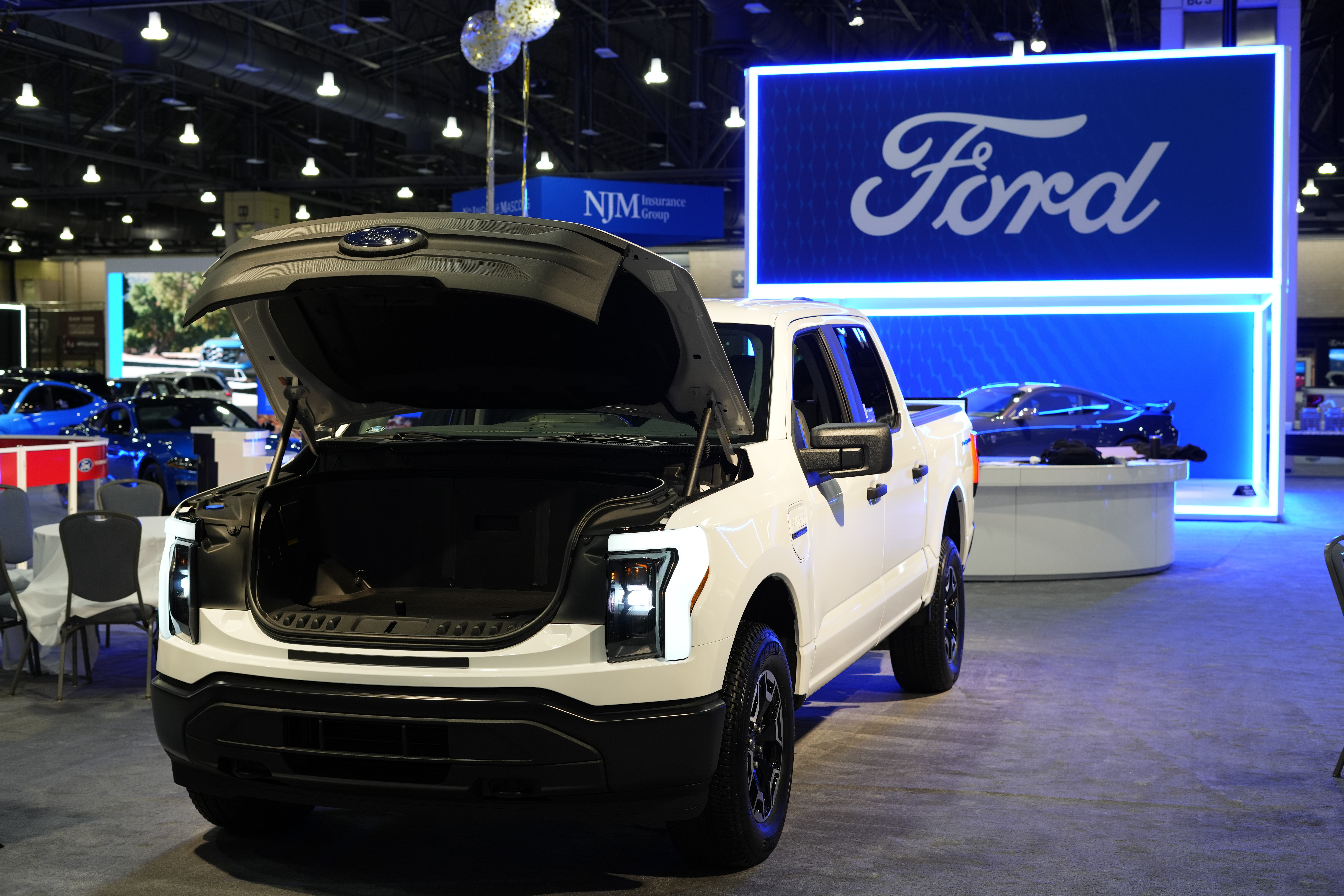 Ford cutting several hundred white-collar jobs to reduce cost amid EV transition - Vimarsana News