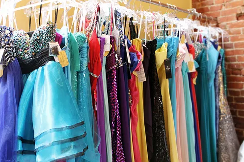 Colvin Cleaners hosts 16th annual "Gowns for Prom" free distribution event - Vimarsana News