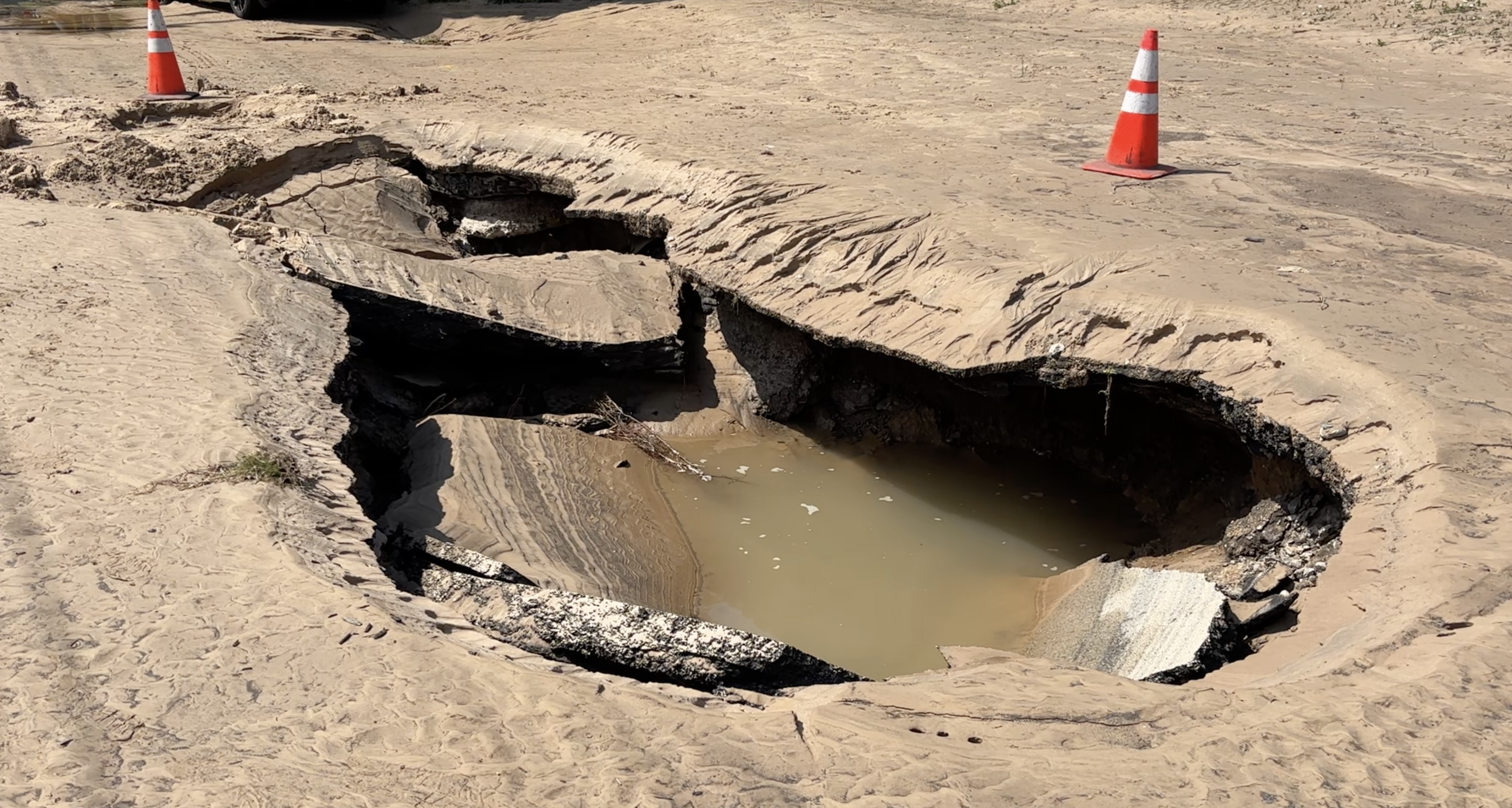 'Thought I was tripping': Residents react to SE Grand Rapids water main break - Vimarsana News
