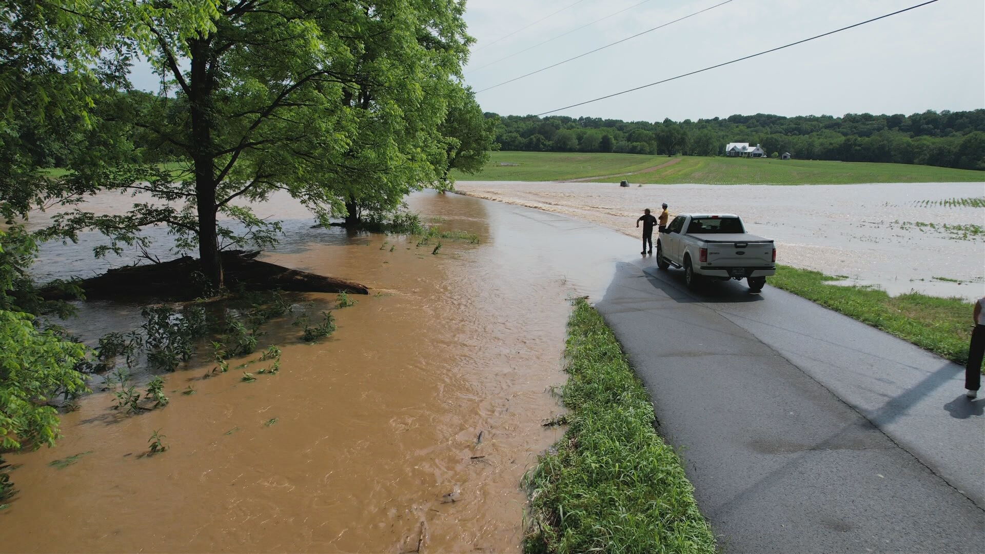 Robertson County storms bring flooding, leaving many temporarily stranded - Vimarsana News