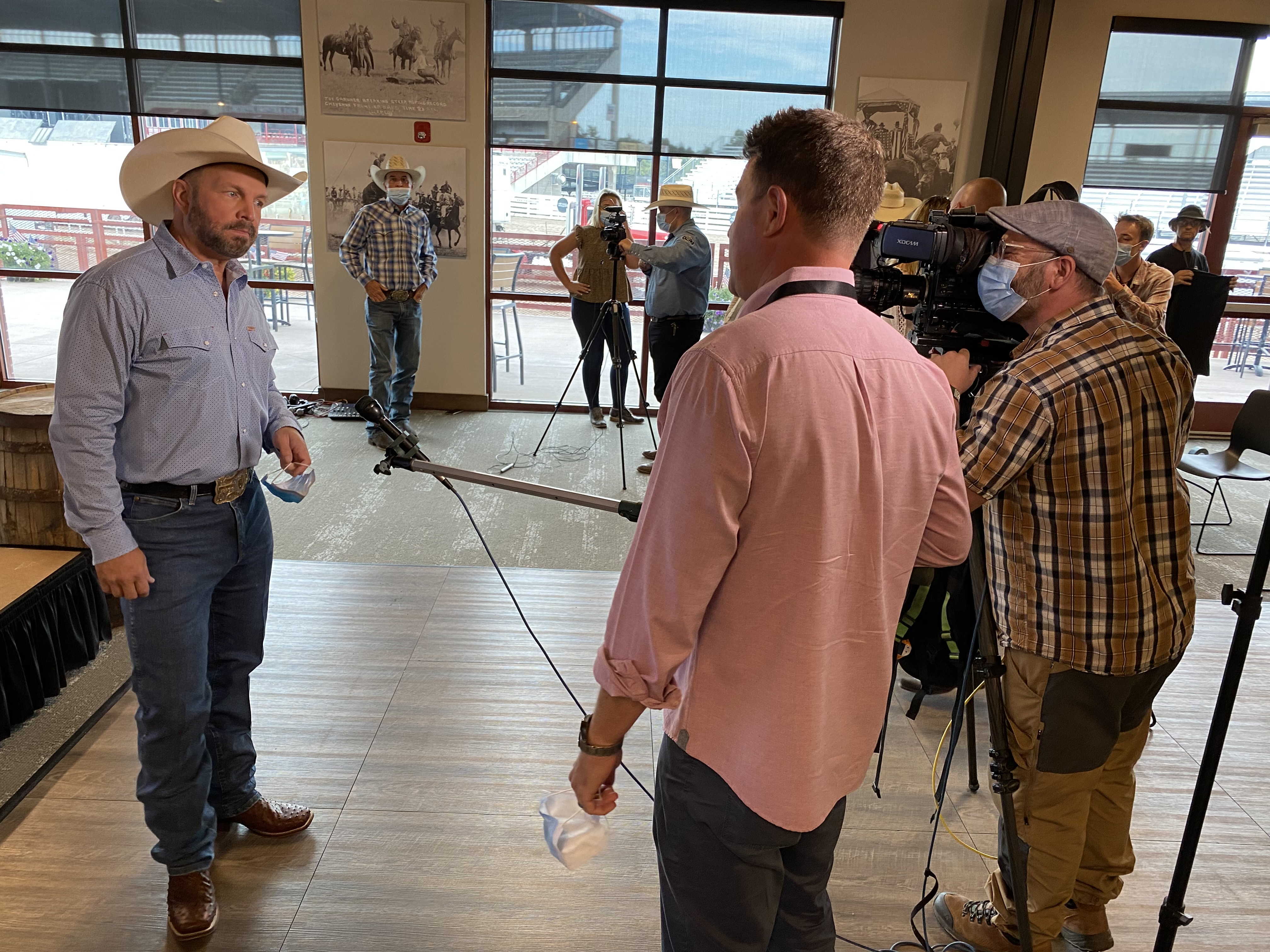 Garth Brooks headlines first night of Cheyenne Frontier Days, 25 years after he first performed here - Vimarsana News