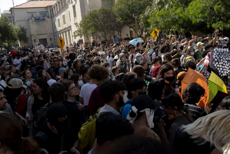 79 arrested amid second crackdown on UT-Austin campus - Vimarsana News