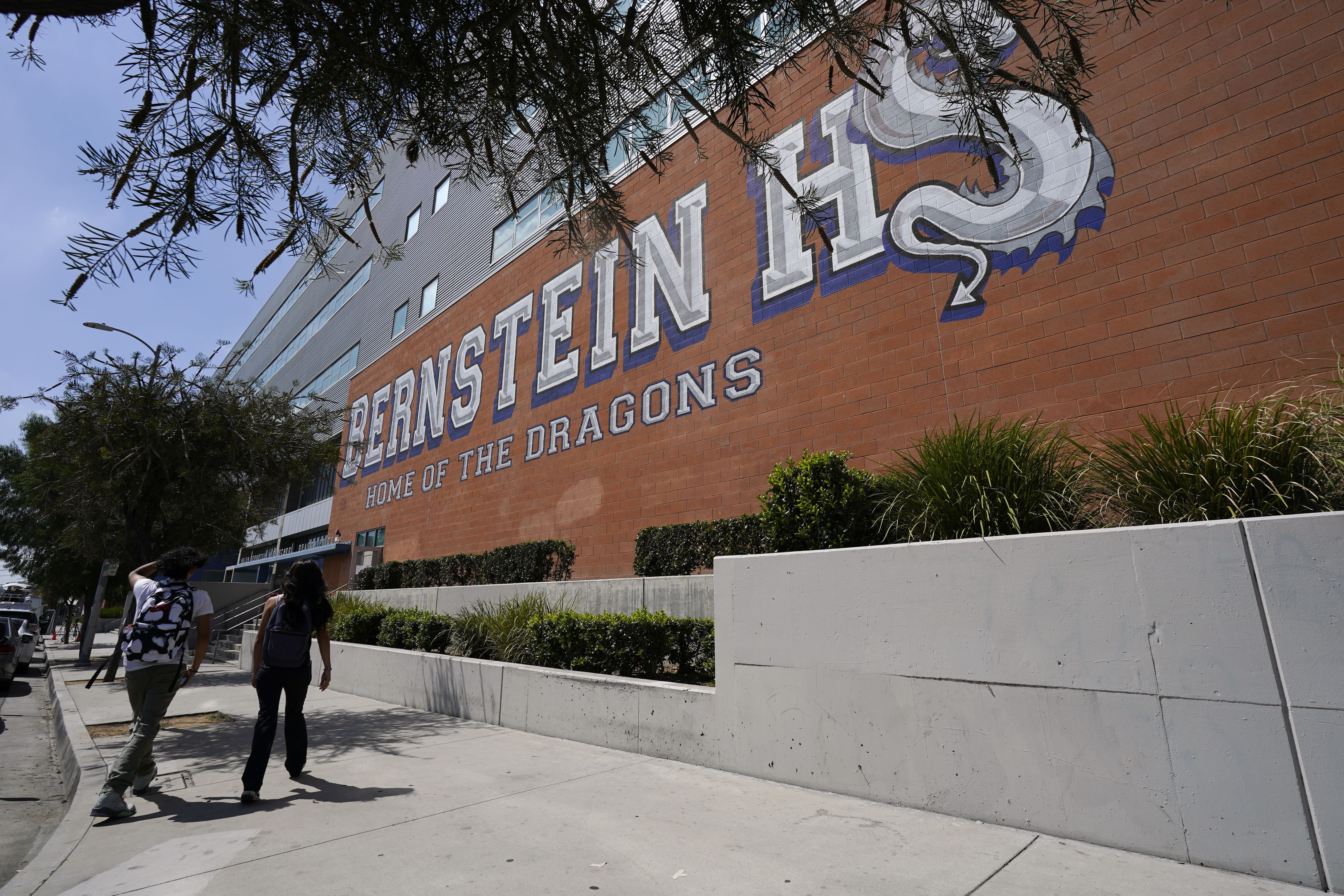 LA Police: Arrest after teen ODs and dies in school bathroom - Vimarsana News