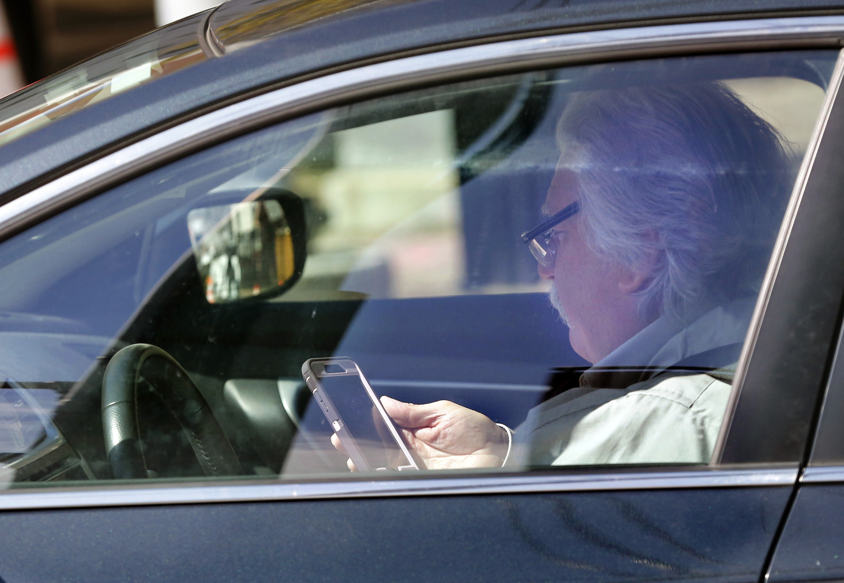 Law enforcement to hand out tickets for distracted driving in Arizona starting Jan. 1, 2021 - Vimarsana News