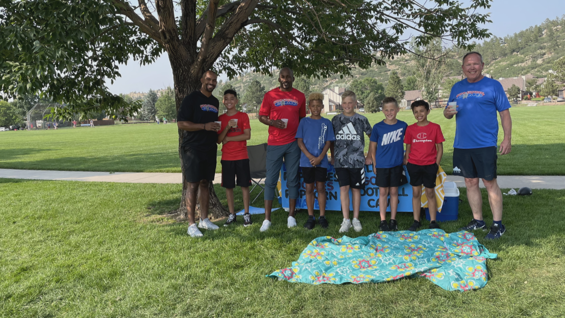 Local kids open lemonade stand, former NFL players stop by - Vimarsana News