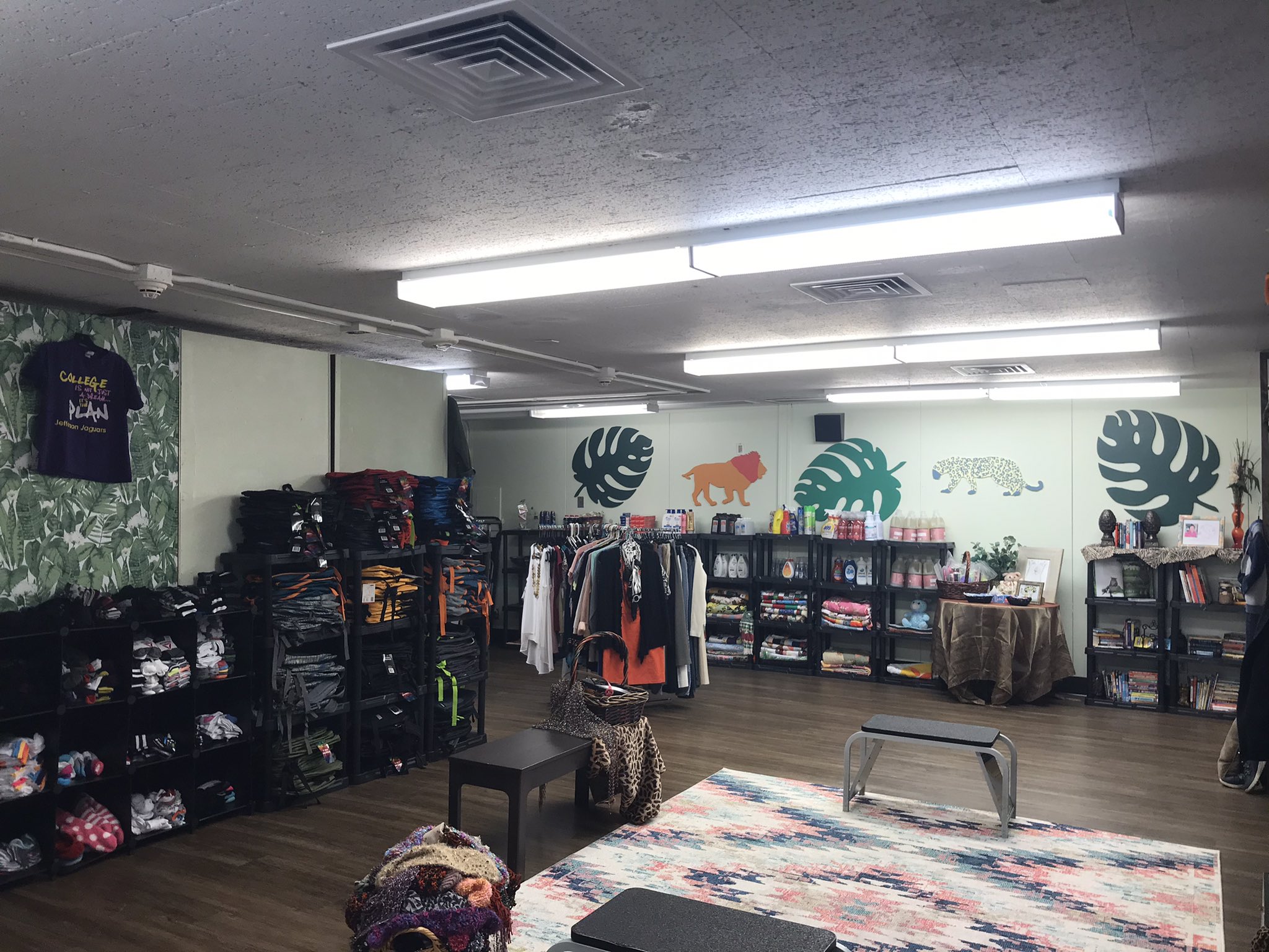 Mesa school creates clothing boutique for students in need - Vimarsana News