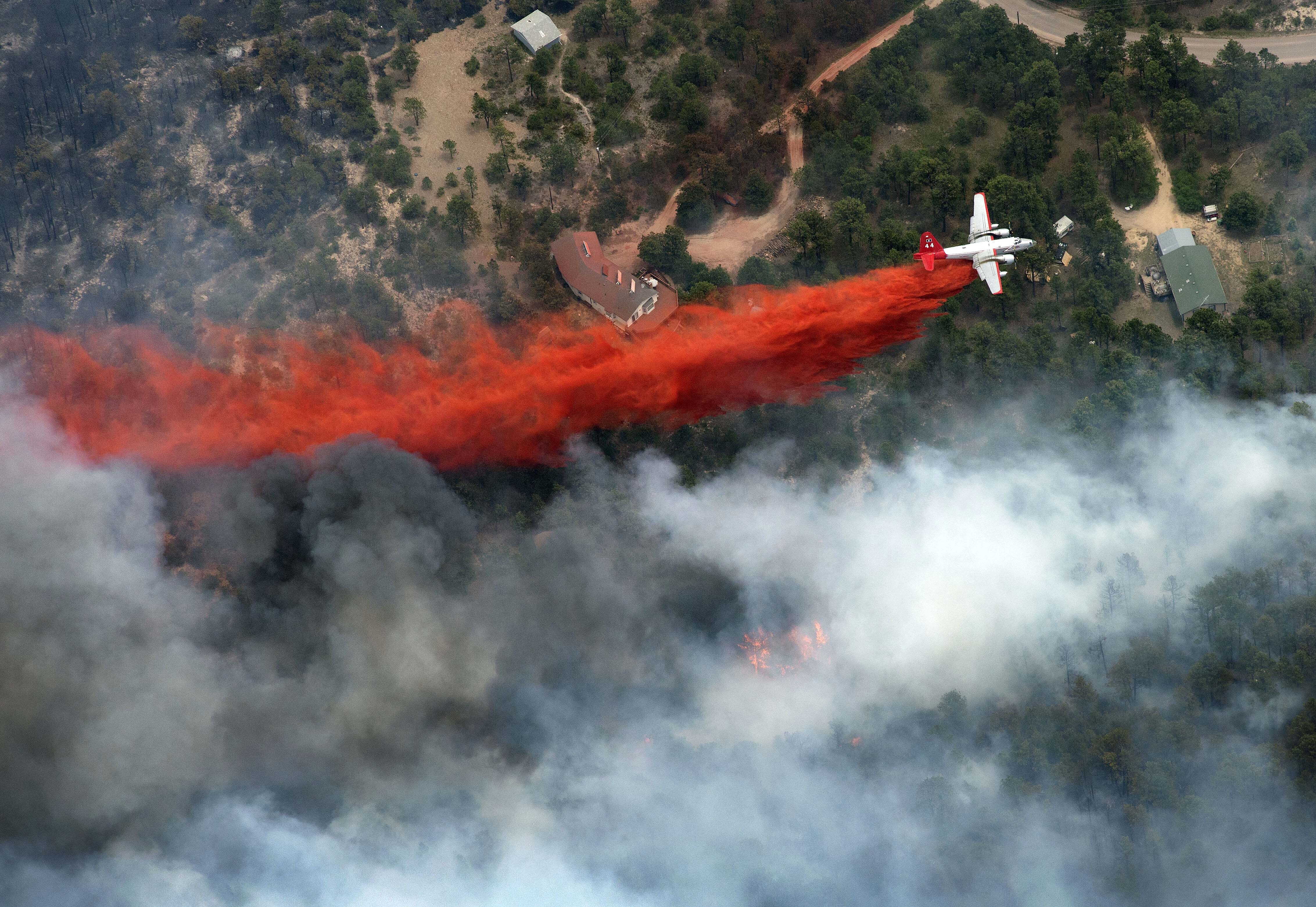 Judge says fire retardant drops are polluting streams but allows use to continue - Vimarsana News