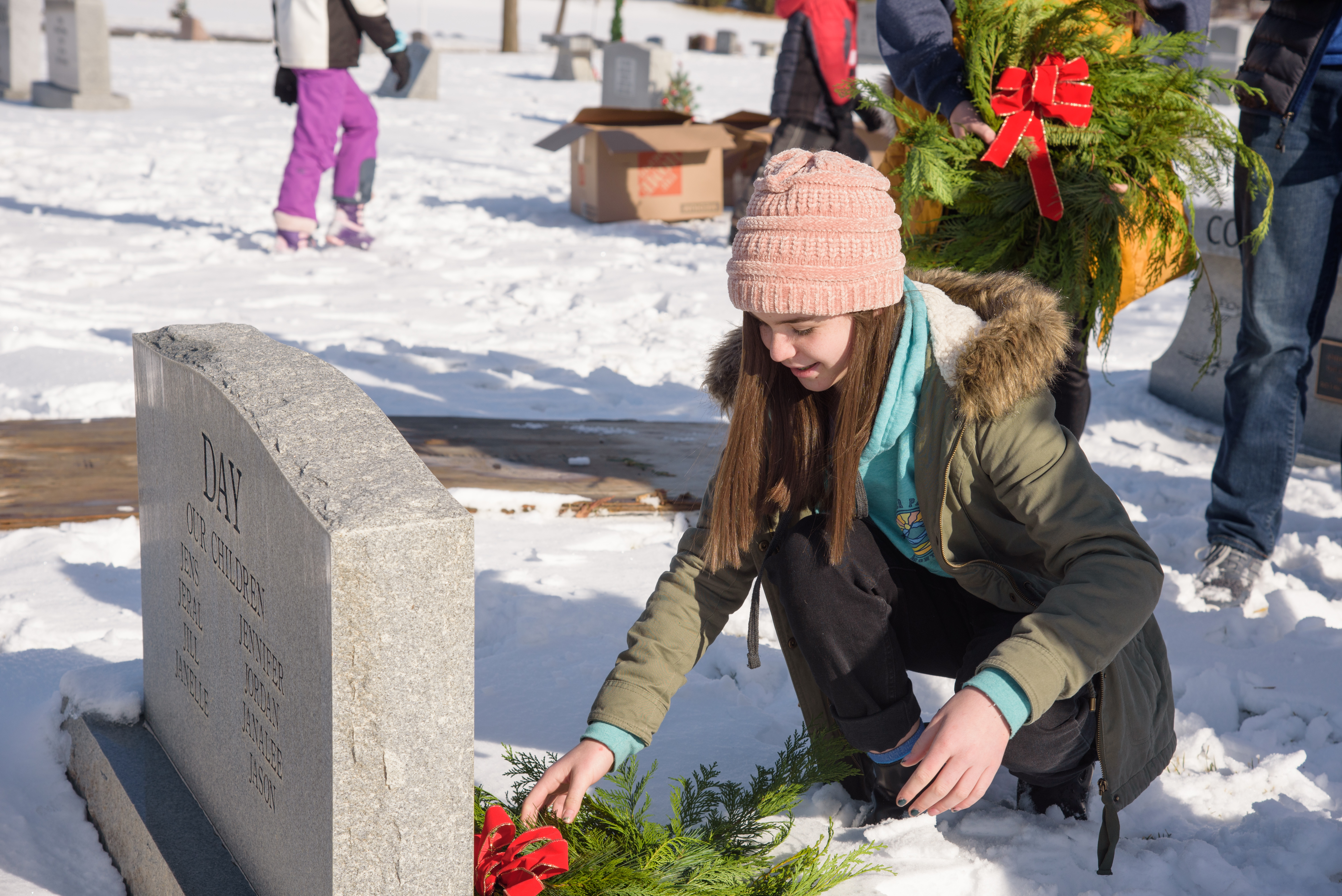 Students honor veterans by placing wreaths on graves at Highland Cemetary - Vimarsana News
