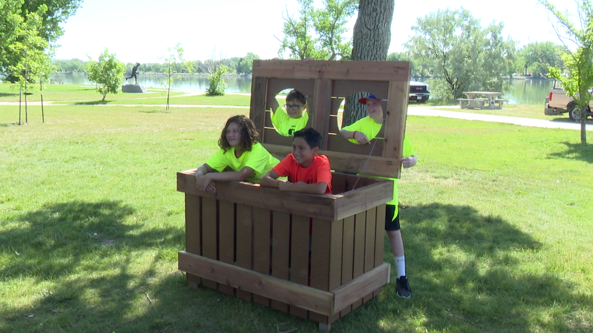 Students build trash bin containers for River's Edge Trail - Vimarsana News