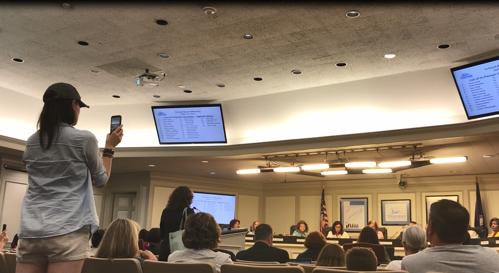 Parents passionately plea for Virginia Beach schools to drop mask policy during spirited school board meeting - Vimarsana News