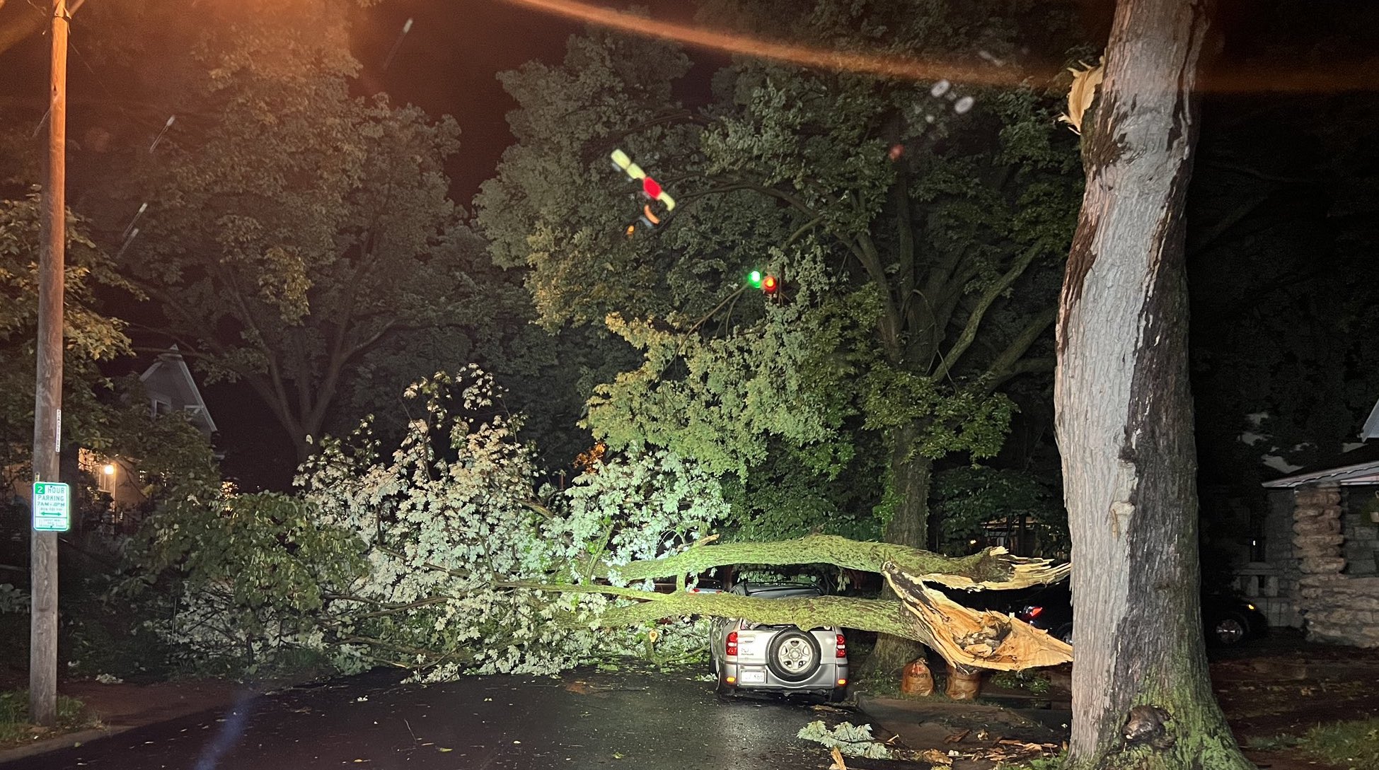 Evergy reports around 14k customers facing outages after overnight thunderstorms - Vimarsana News