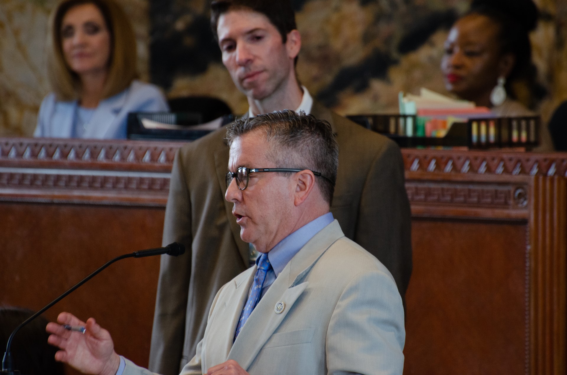 Limits to teacher pay raises, budget cuts pass in closing minutes of La. Session - Vimarsana News