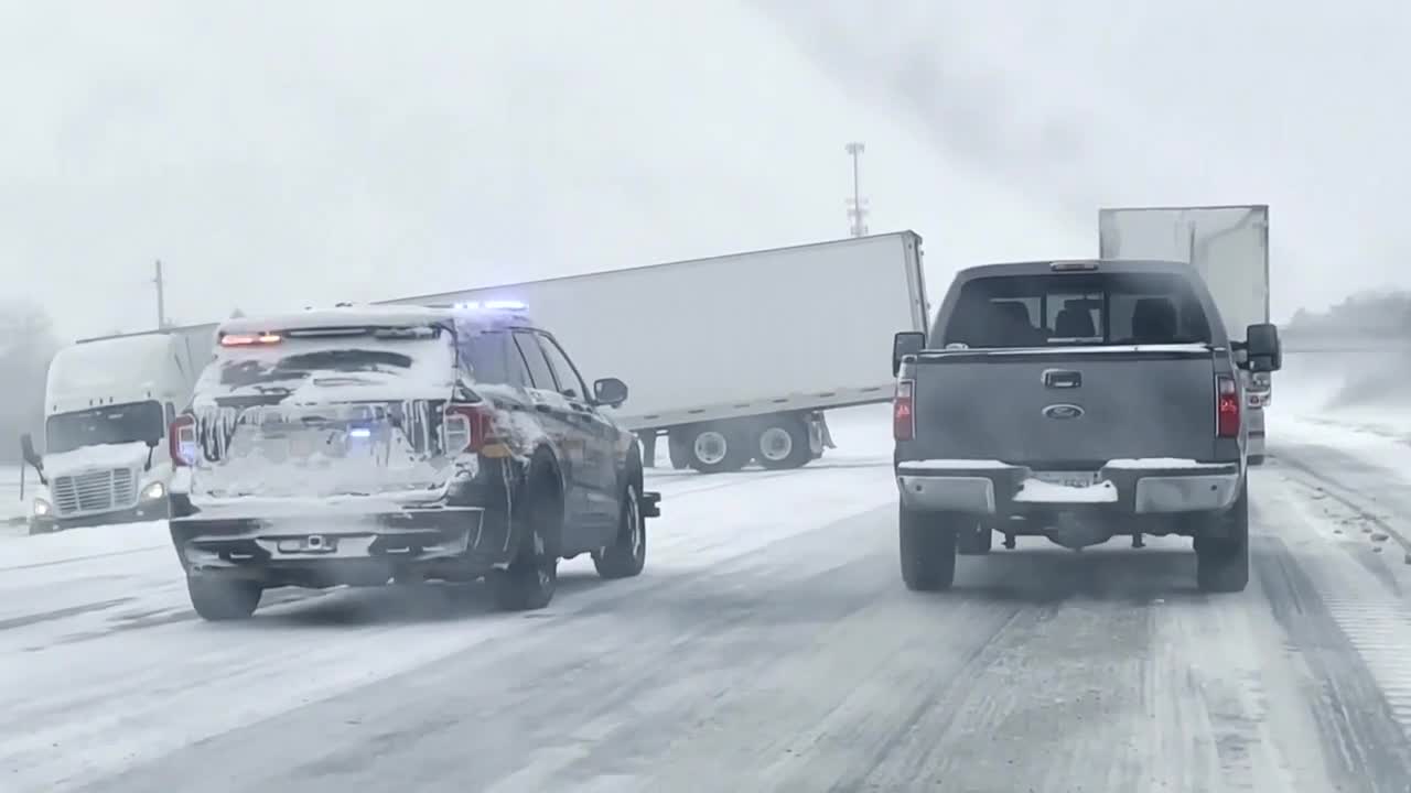 Wild winter storm envelops US, snarling Christmas travel - Vimarsana News