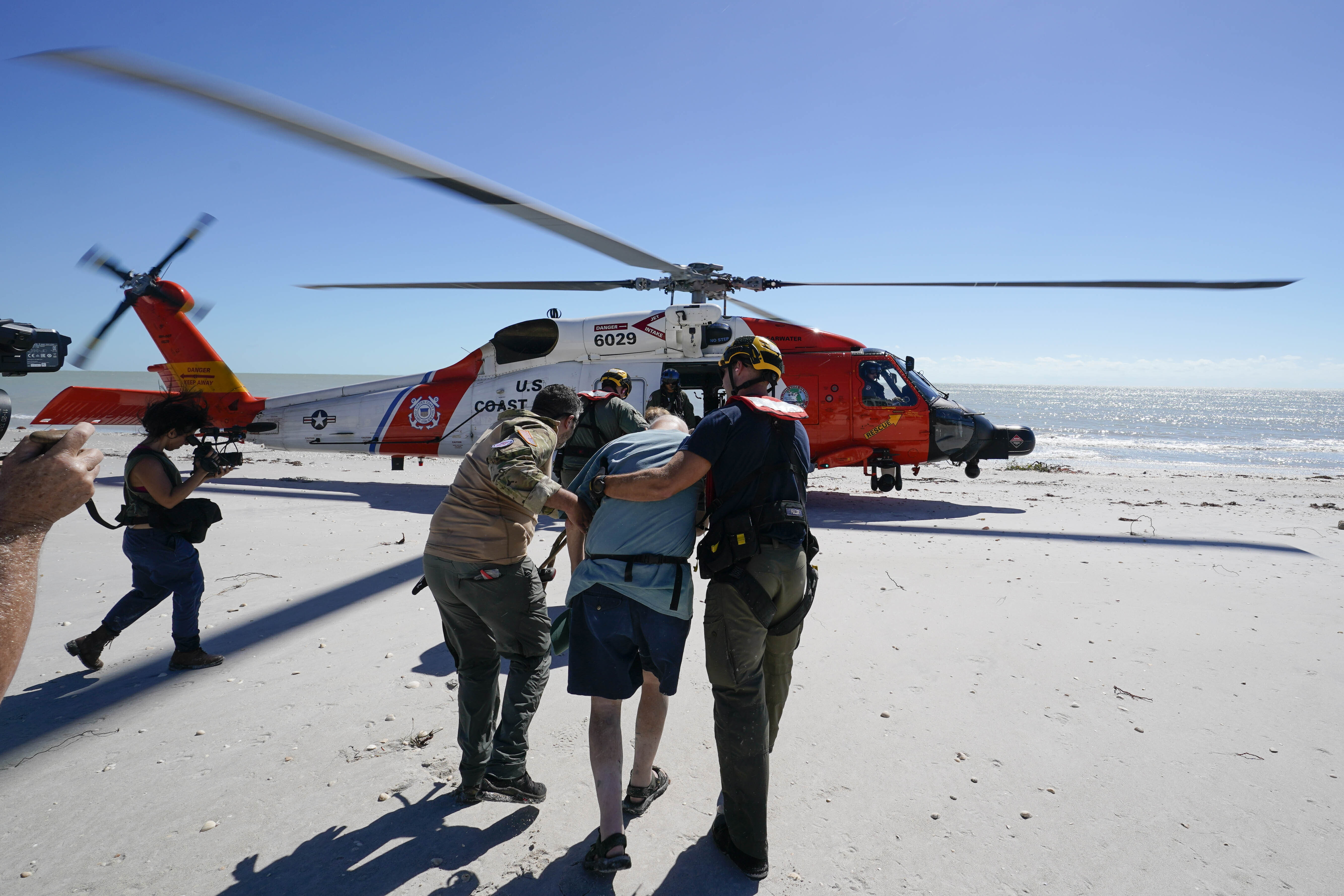 By boat and jet ski, volunteers assist in Ian rescue efforts - Vimarsana News