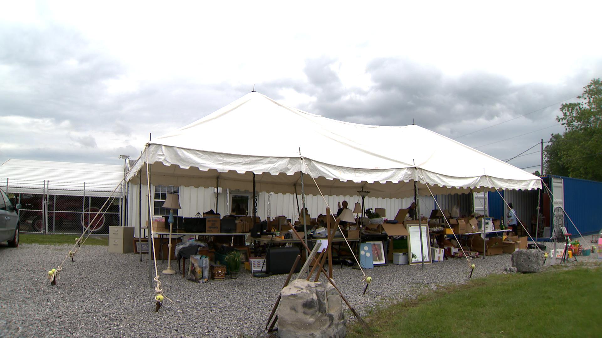 Highway 52 Yard Sale tradition offers up eclectic finds - Vimarsana News
