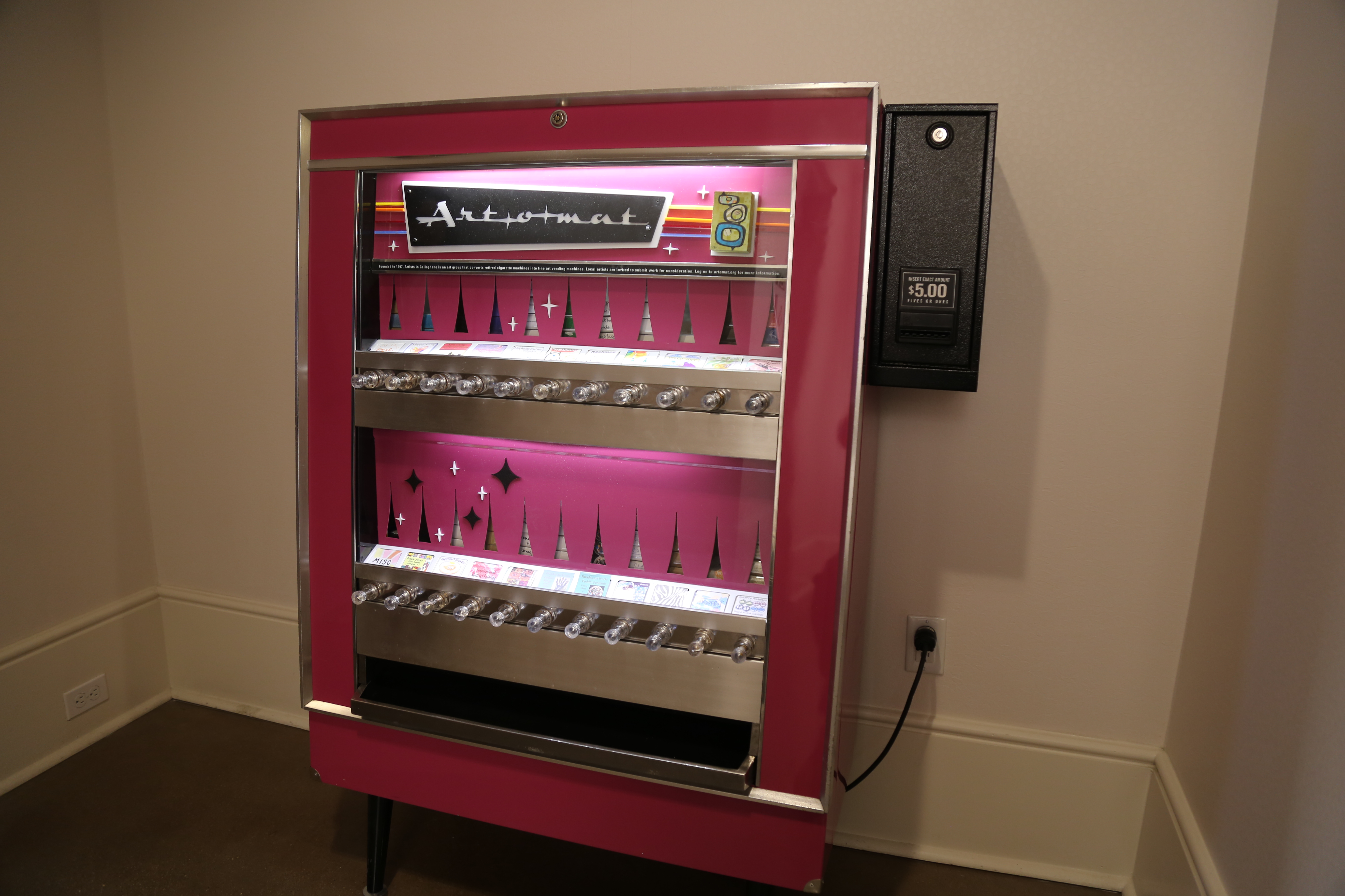 A retro cigarette vending machine is now a $5 art dispenser - Vimarsana News