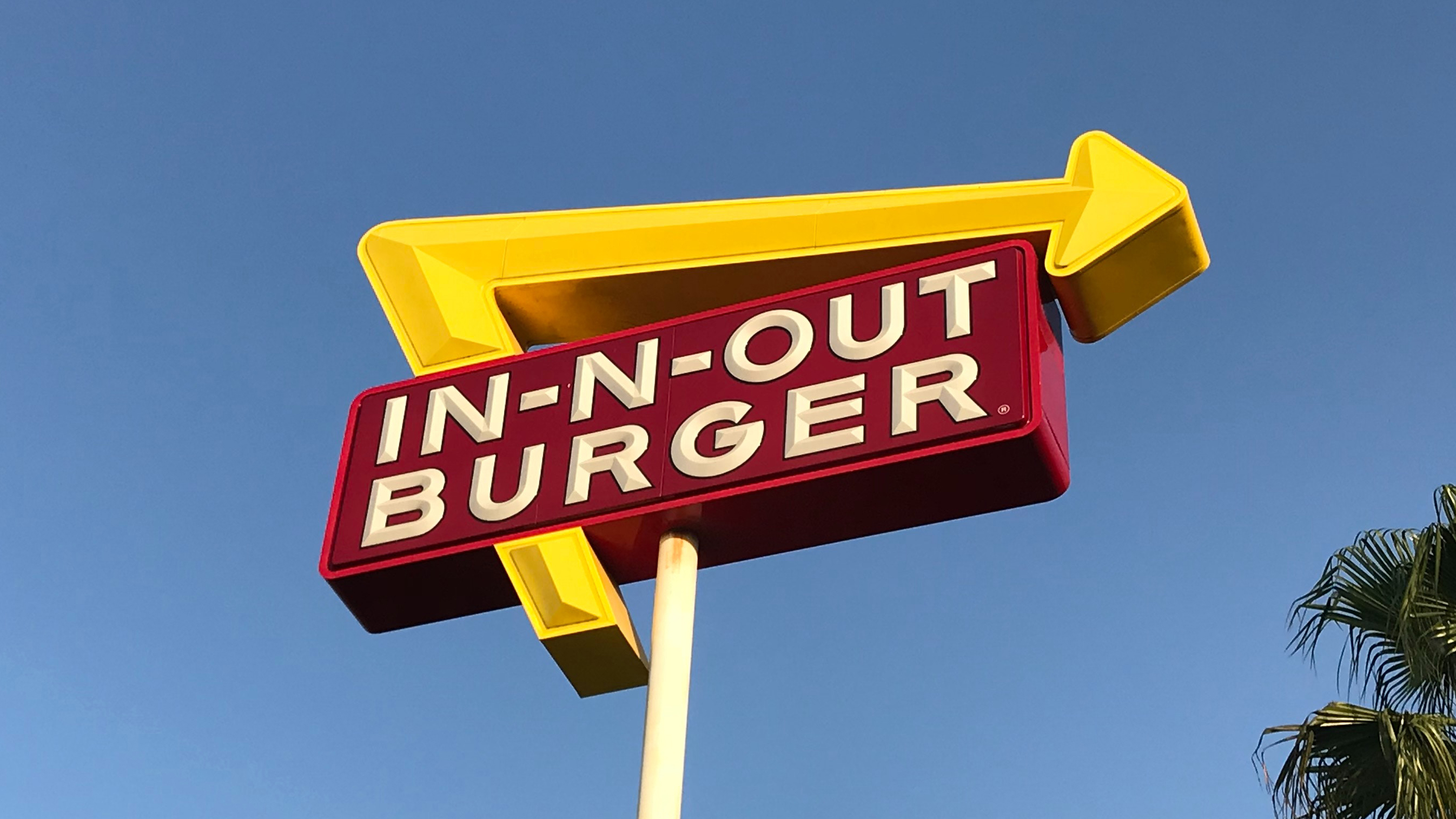 COVID-19 outbreaks at Colorado's two In-N-Out restaurants grow to 122 employees - Vimarsana News