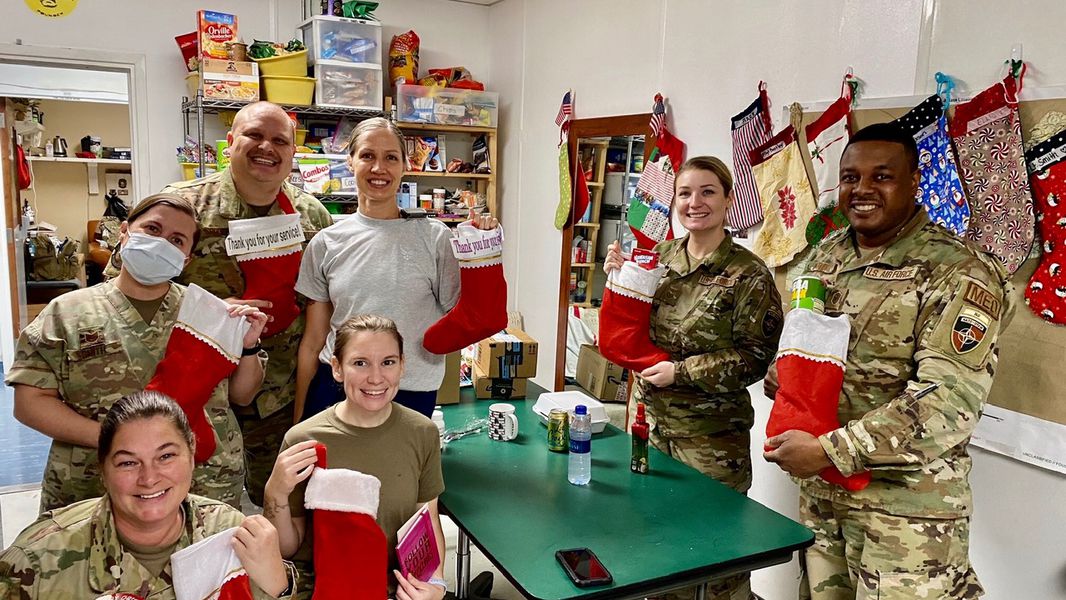 Lakota 6th-grader organizes snack drive for overseas troops, including his father - Vimarsana News