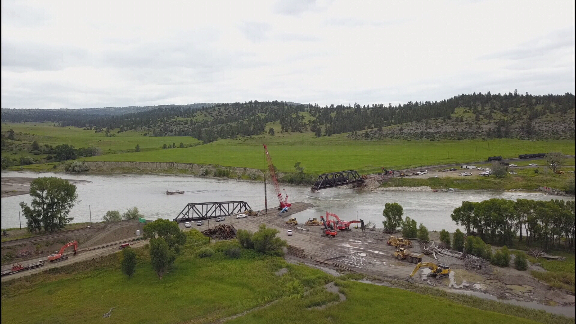 Train cars cleared from Yellowstone River near Reed Point - Vimarsana News