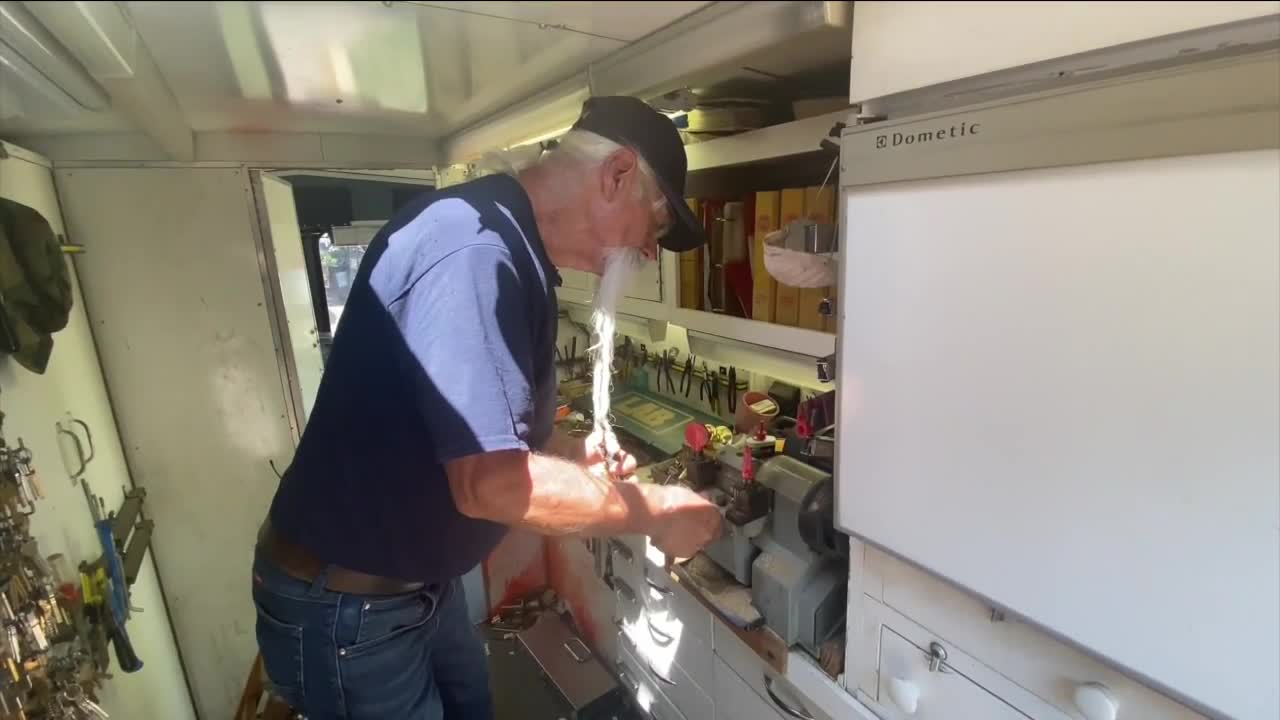 Longmont locksmith reports fake site overcharging customers - Vimarsana News