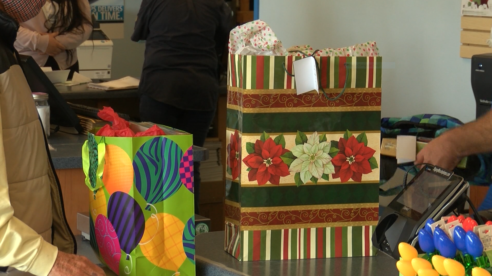 Sending gifts to a loved one? Holiday shipping deadlines are approaching - Vimarsana News