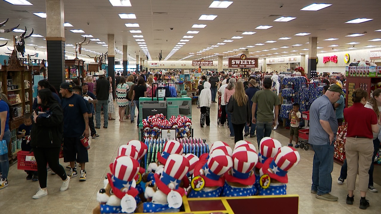 I-25 travelers make Memorial Day weekend pit stop at busy Buc-ee's - Vimarsana News