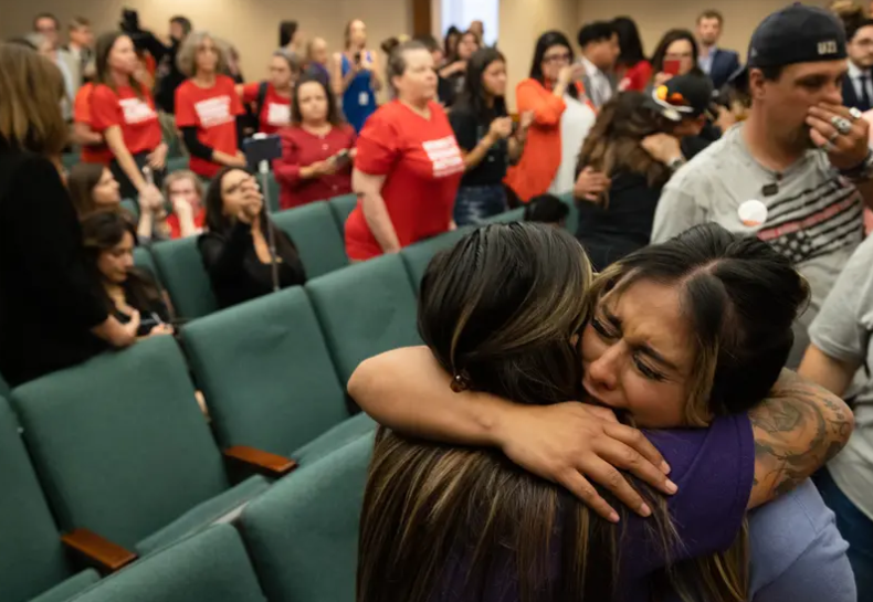 Texas House panel OKs bill raising age to buy semi-automatic rifles - Vimarsana News