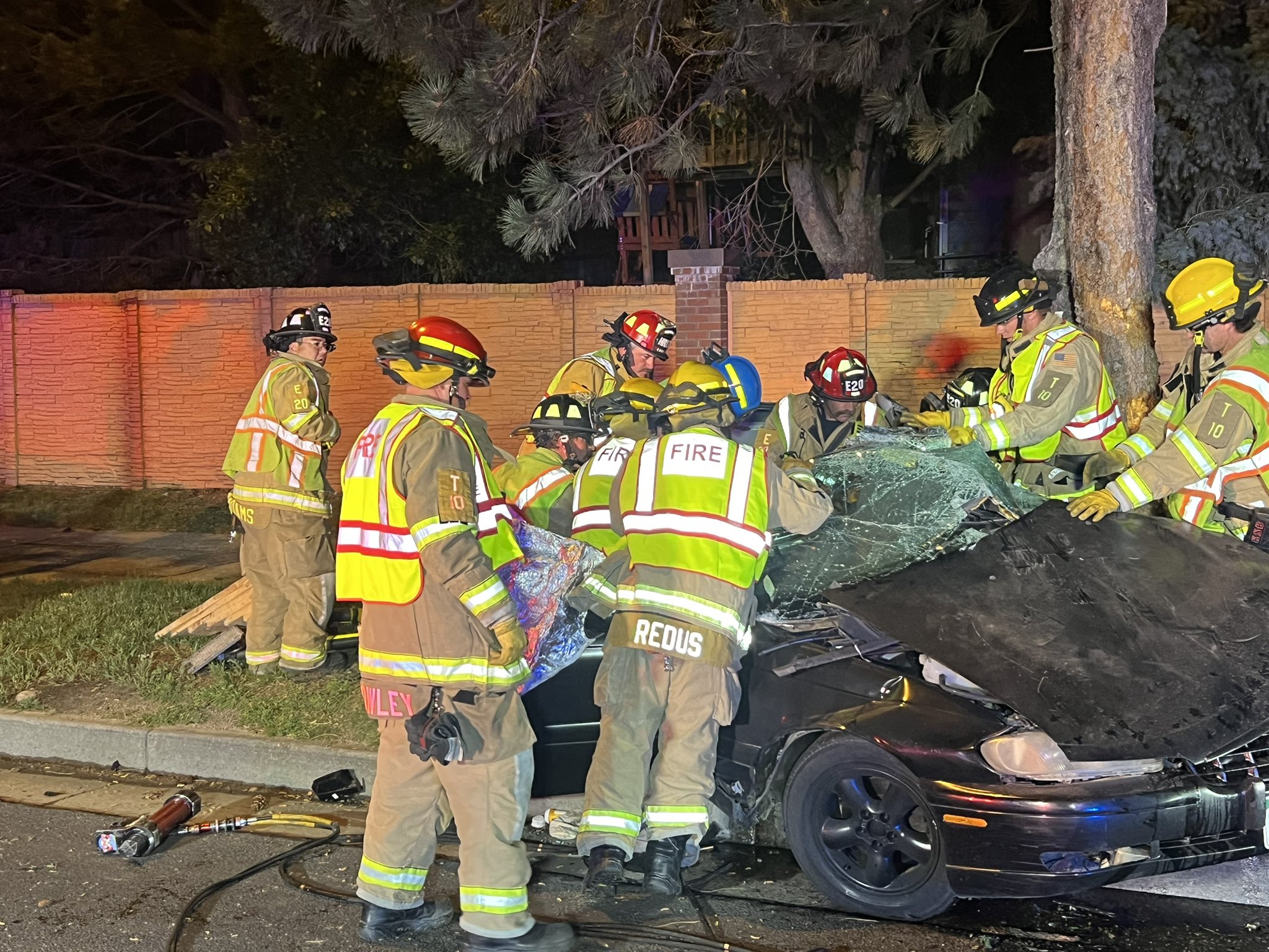 Colorado Springs firefighters rescue one person after crashing car into tree - Vimarsana News