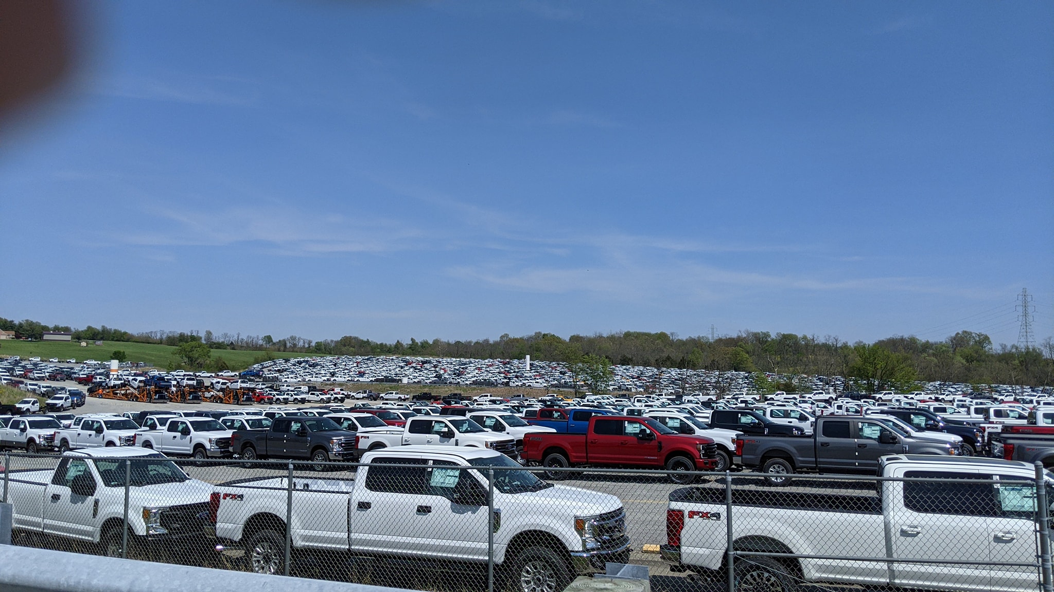 Thousands of new Ford pickups parked at Kentucky Speedway, can't be sold - Vimarsana News