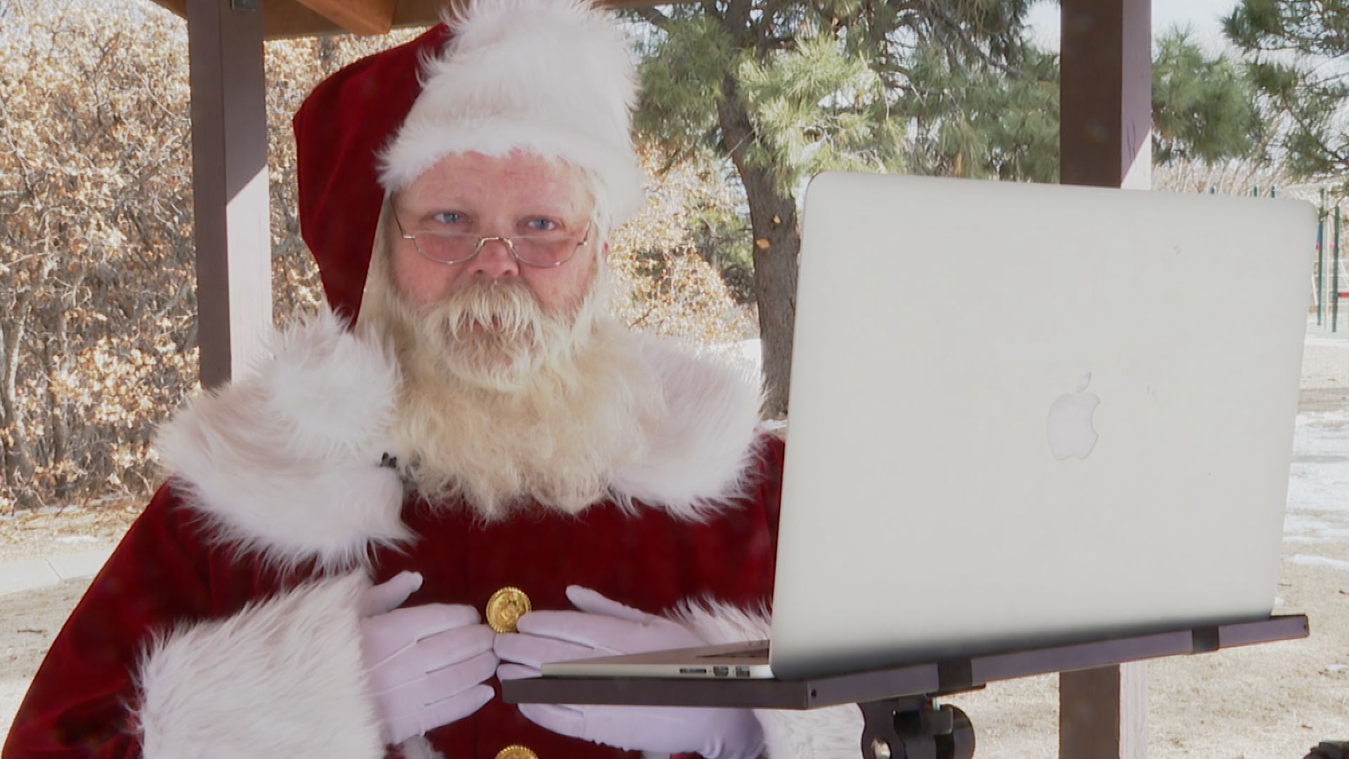Santa finds a way to visit immune compromised kids during pandemic - Vimarsana News