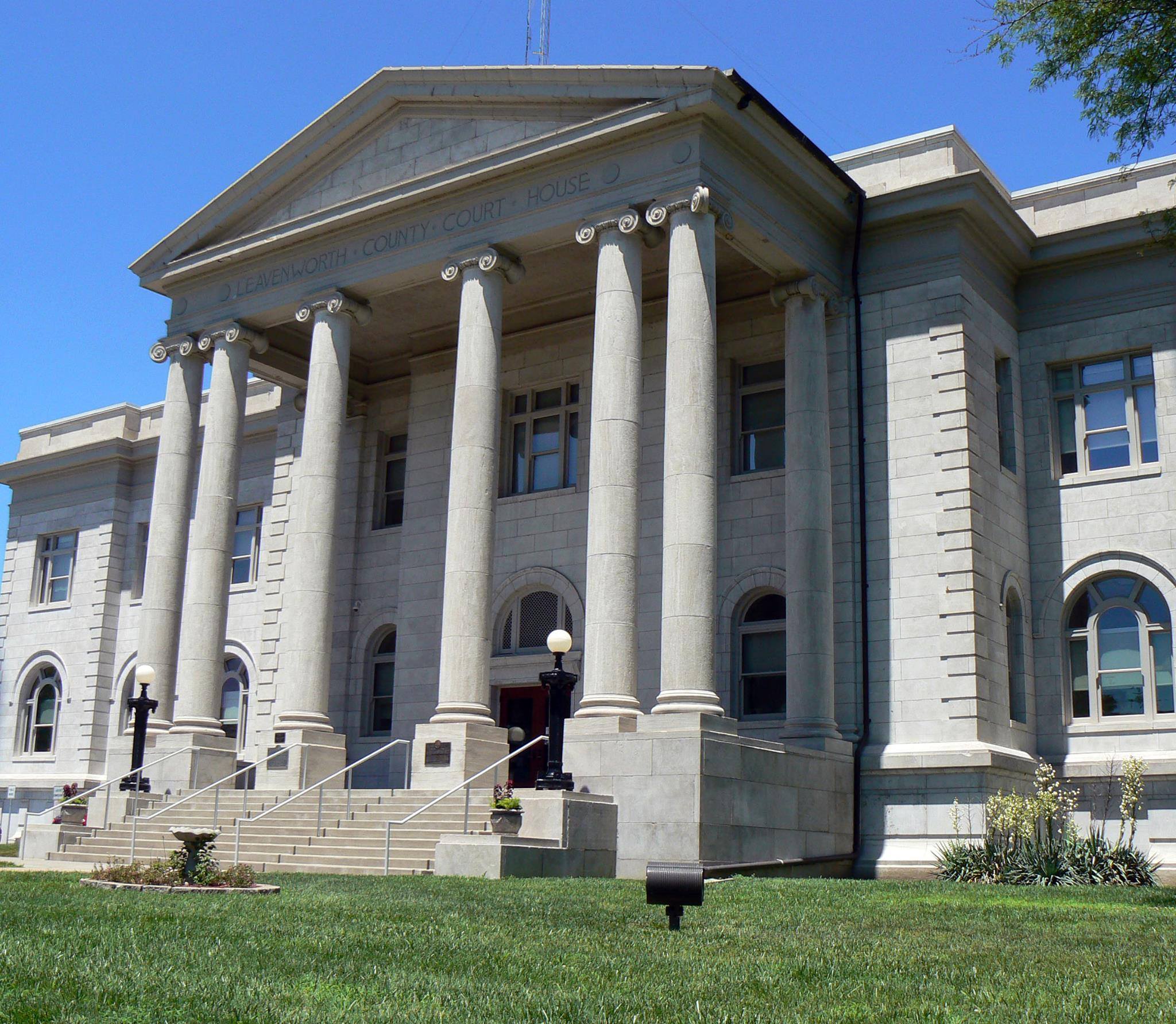 Linwood man found guilty of assault after pursuit with Leavenworth County deputy - Vimarsana News
