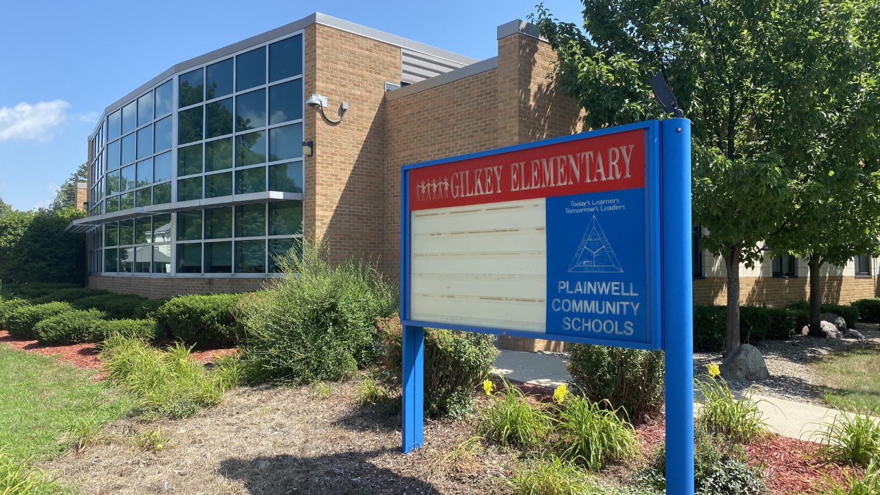 Public safety officers investigate possible arson at Plainwell elementary school - Vimarsana News